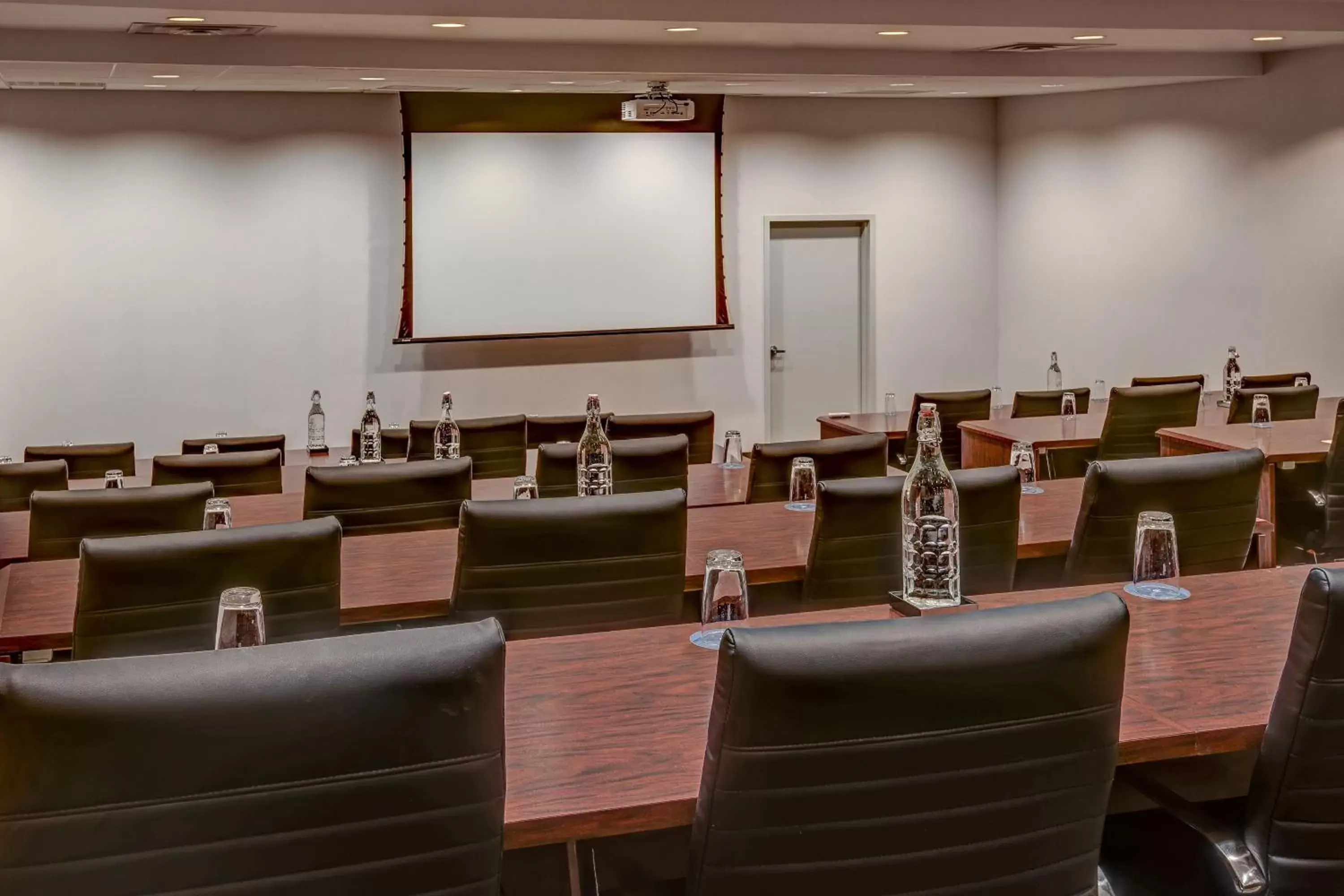 Meeting/conference room in Sheraton Eatontown Hotel