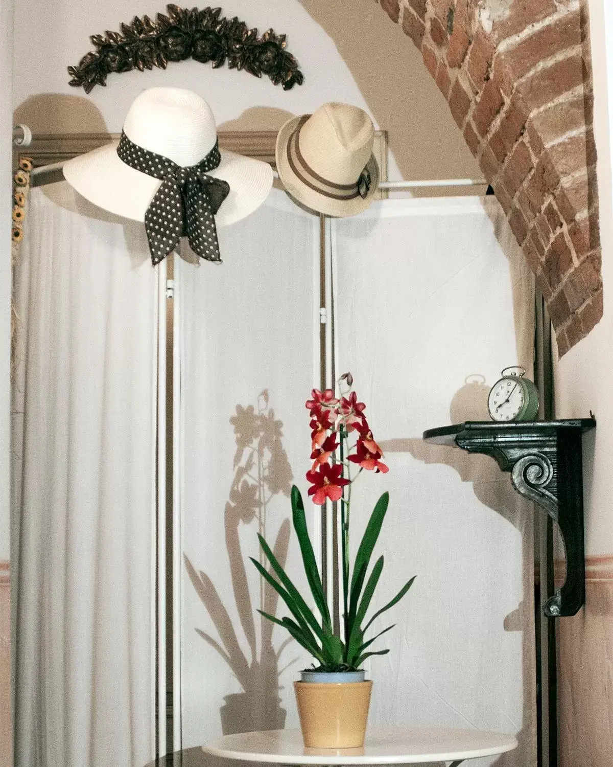 Decorative detail, Bathroom in I Terzi Di Siena - Rooms Only