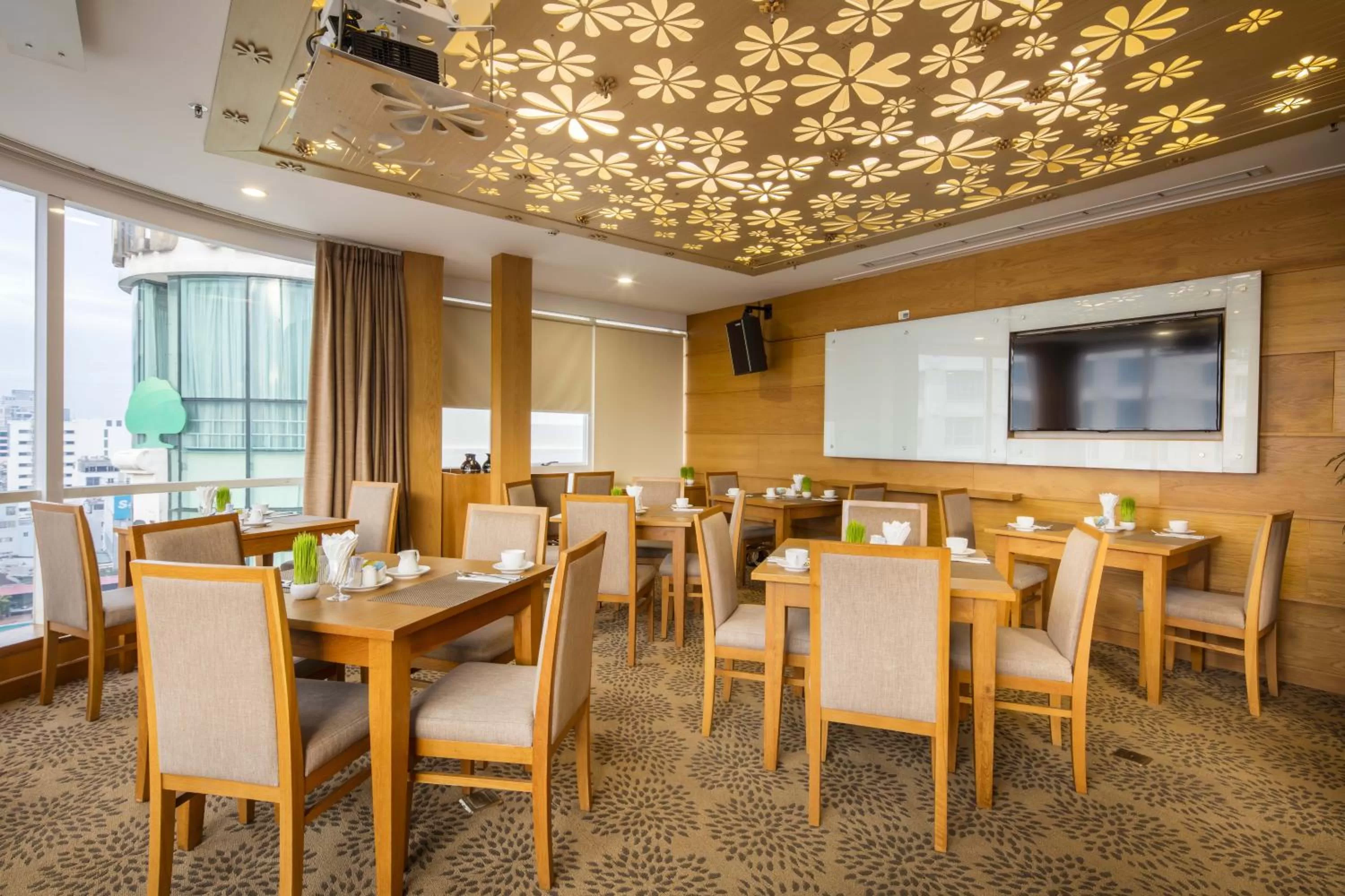 Restaurant/places to eat in Paradise Saigon Boutique Hotel & Spa