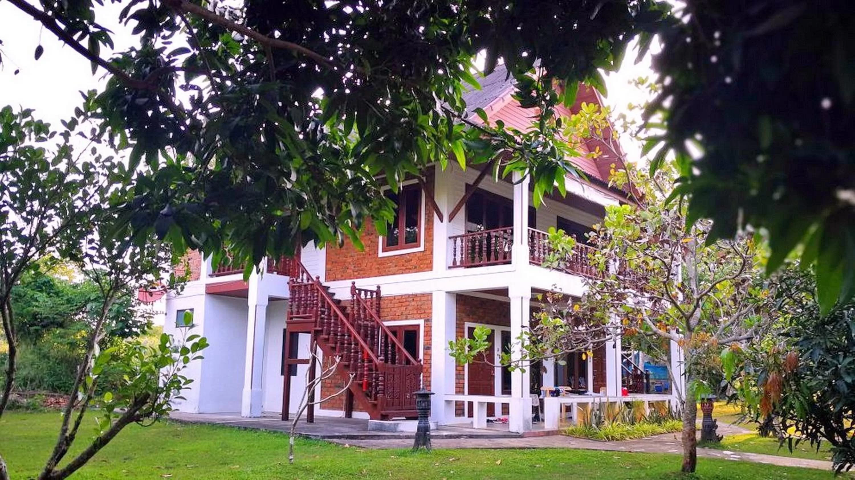 Property building in Doo Dee Boutique Resort by Swiss Chalet