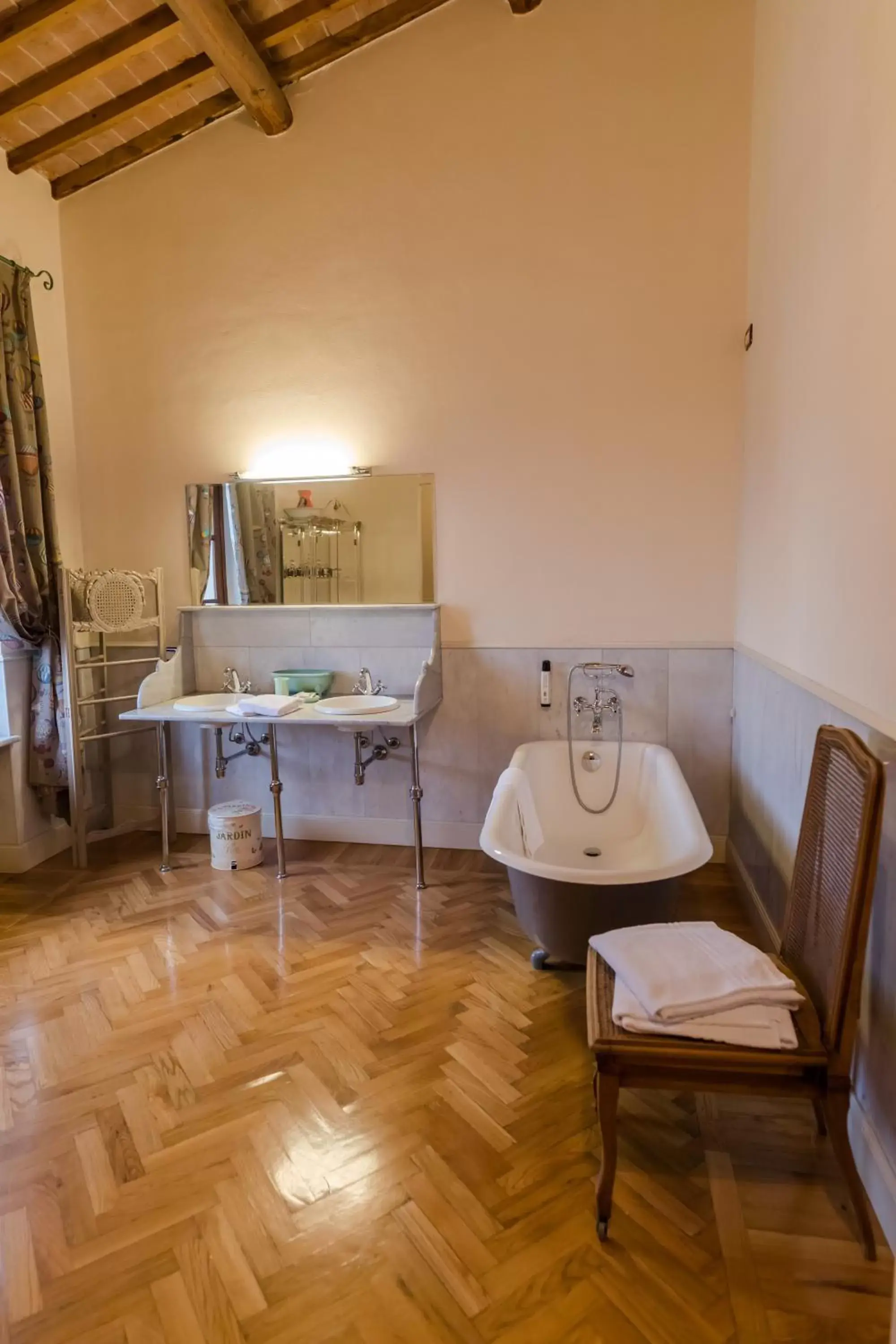 Bathroom, Seating Area in B&B Villa Nichesola