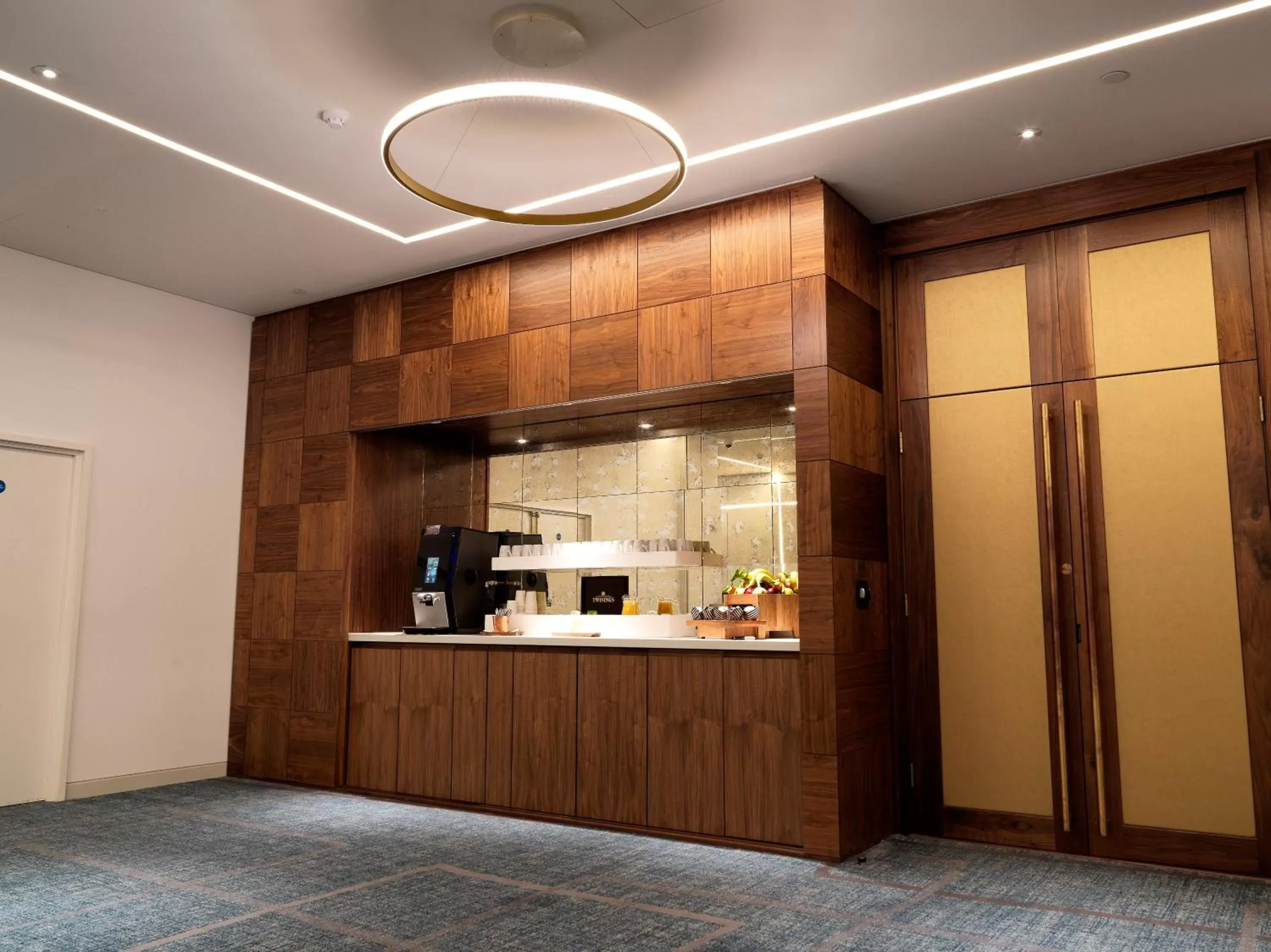 Meeting/conference room, Kitchen/Kitchenette in Crowne Plaza London Kings Cross, an IHG Hotel