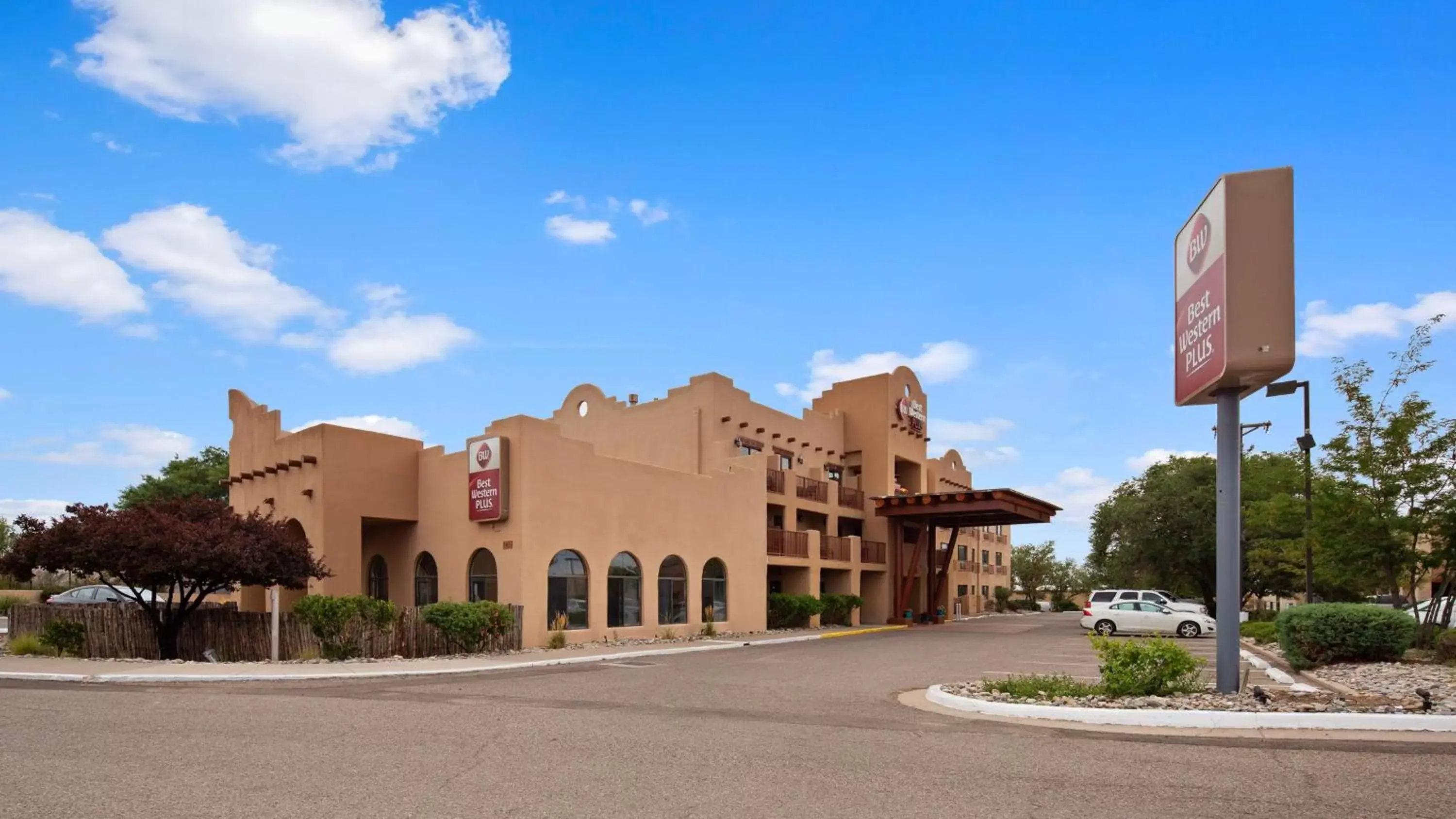 Property Building in Best Western Plus Inn of Santa Fe