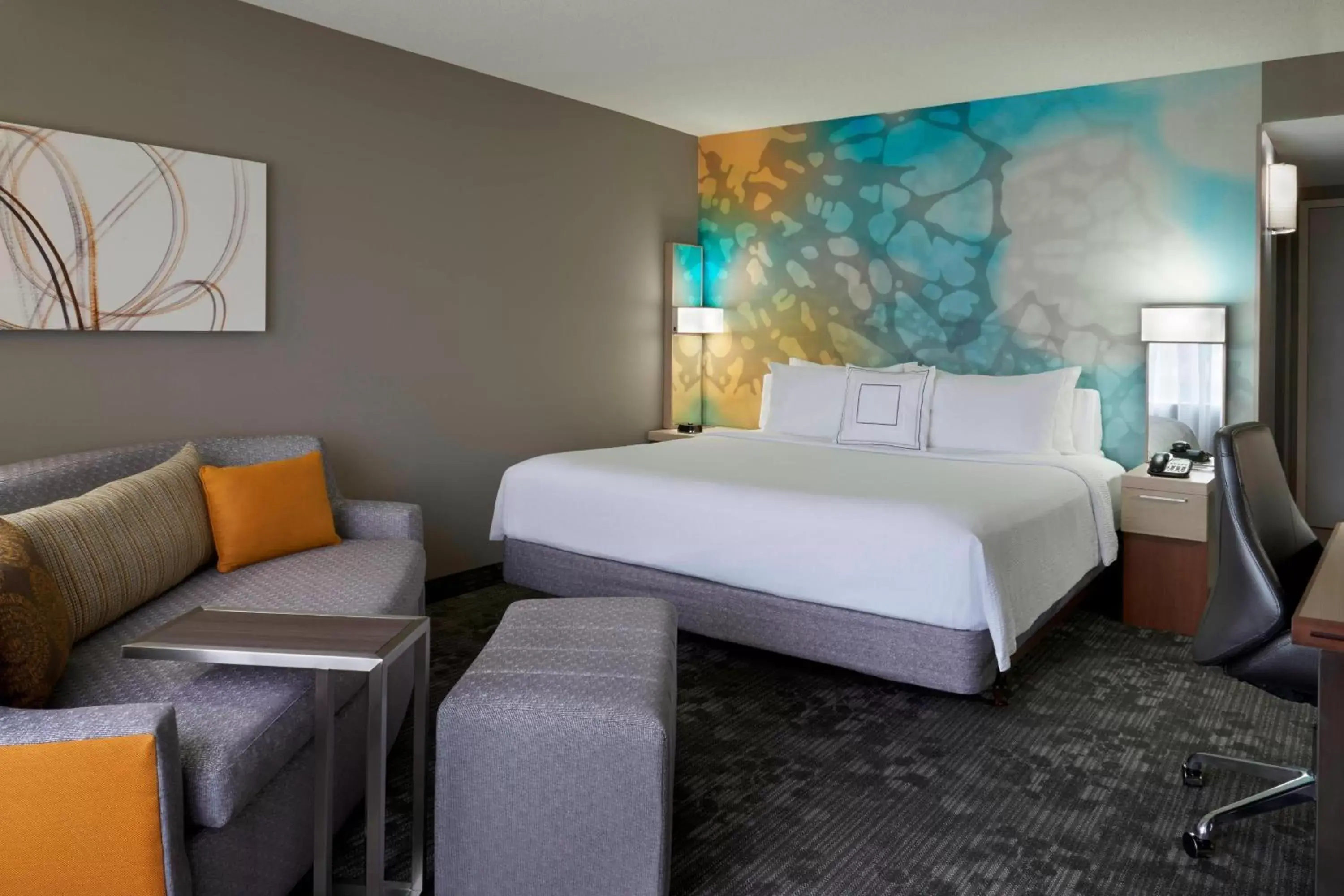 Bedroom, Bed in Courtyard by Marriott Toronto Airport