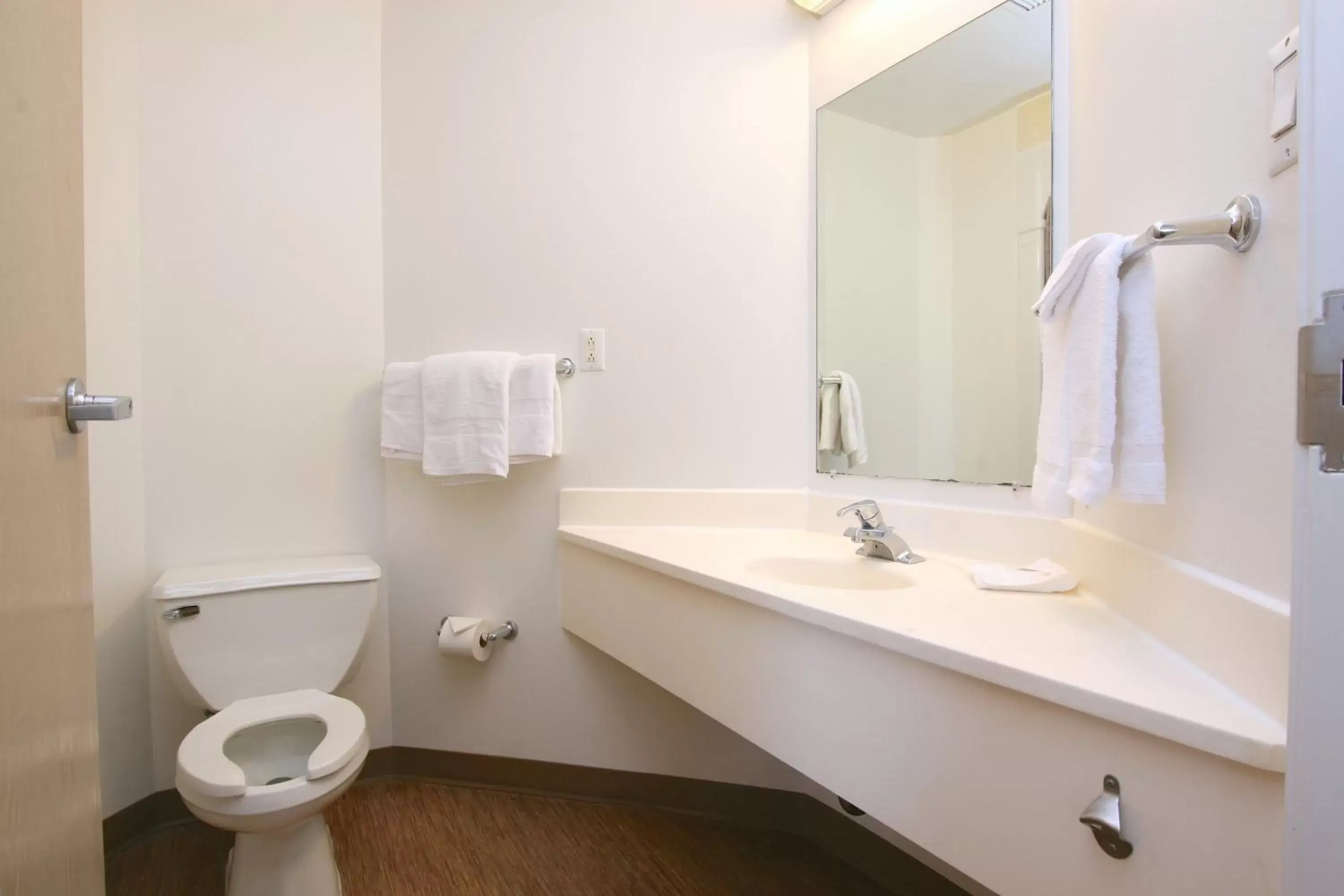 Bathroom in Motel 6-Colchester, VT - Burlington