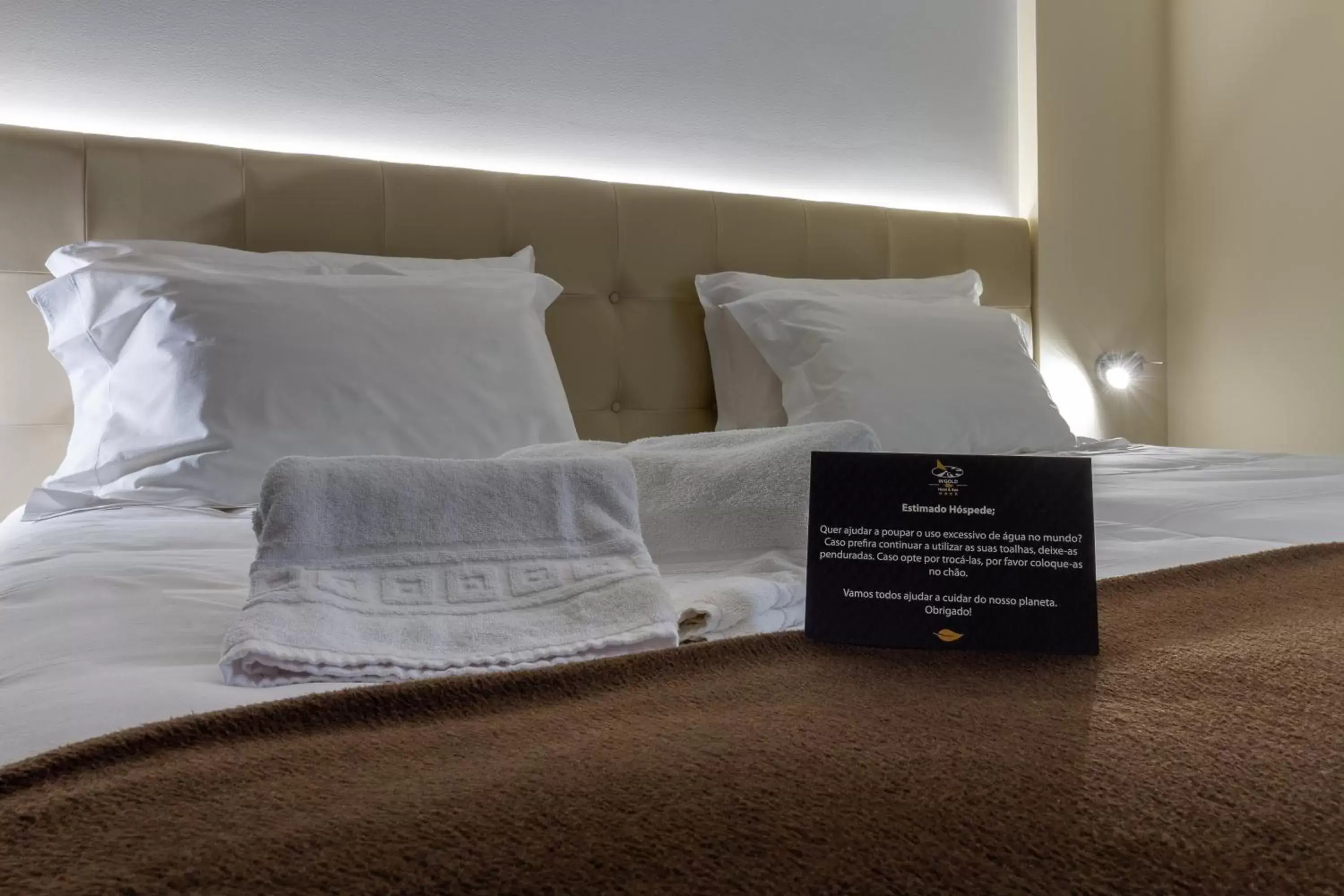 room service, Bed in In Gold Hotel & Spa