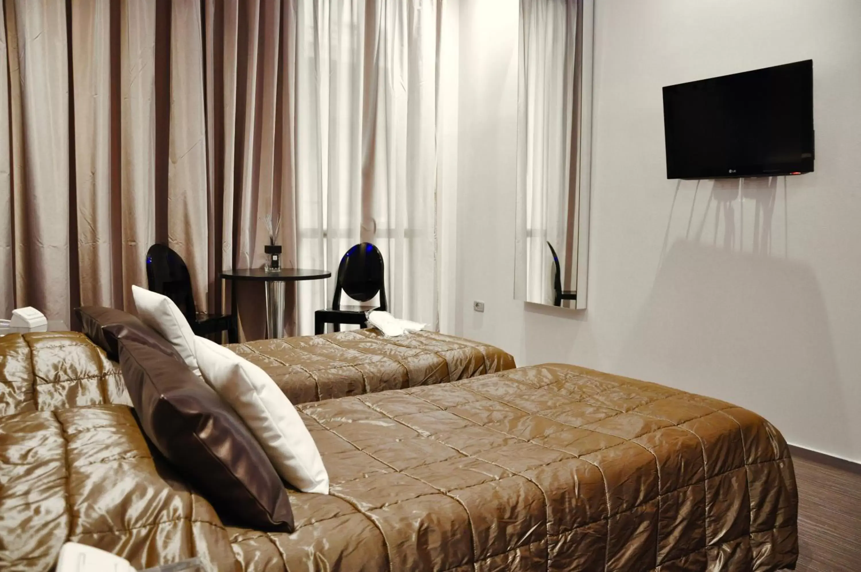TV and multimedia, Bed in Le Camp Suite & Spa