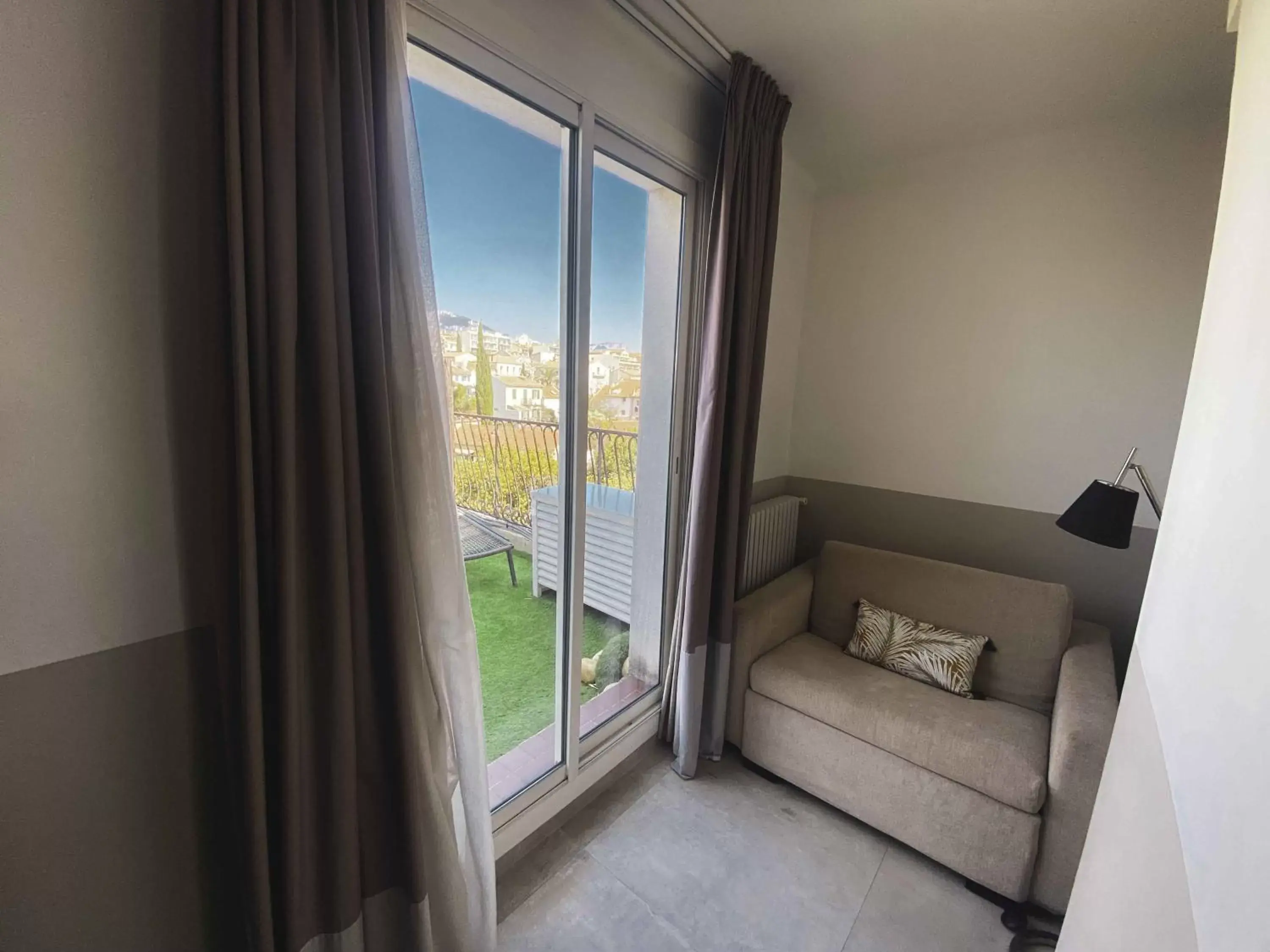 Seating Area in Best Western Plus La Corniche