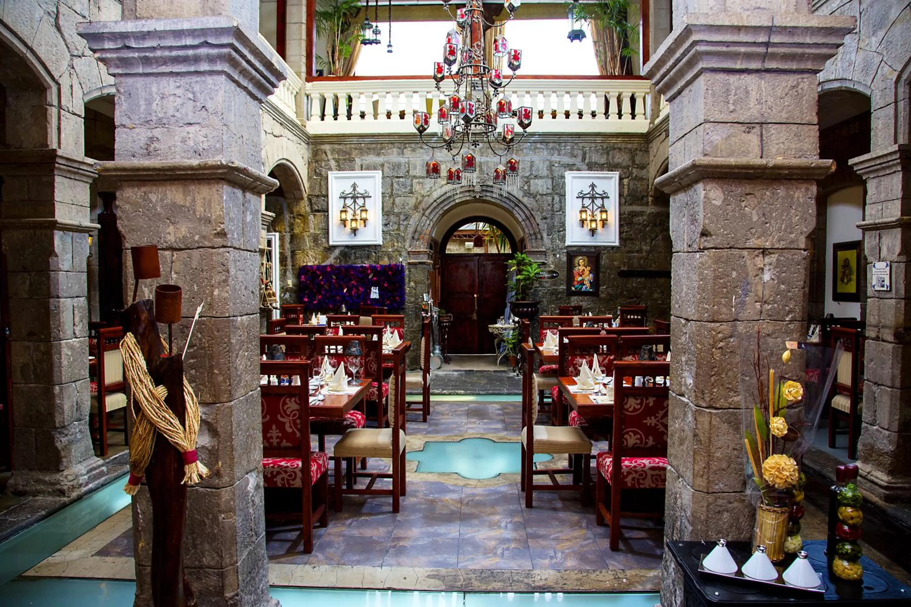 Restaurant/places to eat in Roka Plaza Hotel Boutique