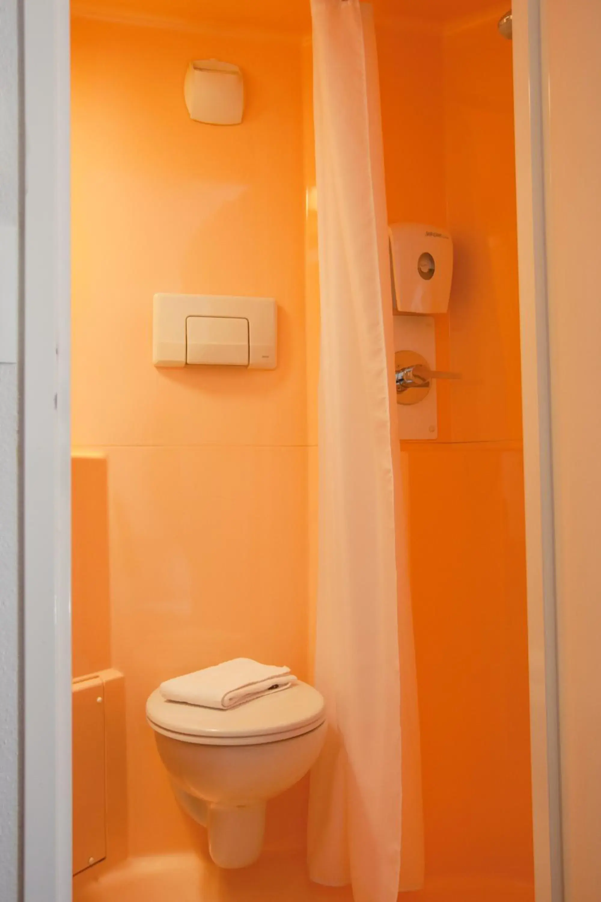 Bathroom in Première Classe Dijon Nord - Zénith