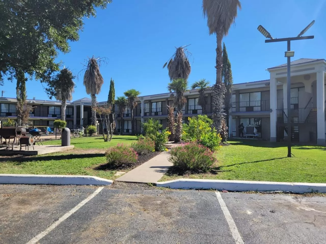 Property building in Knights Inn San Antonio near Frost Bank Center