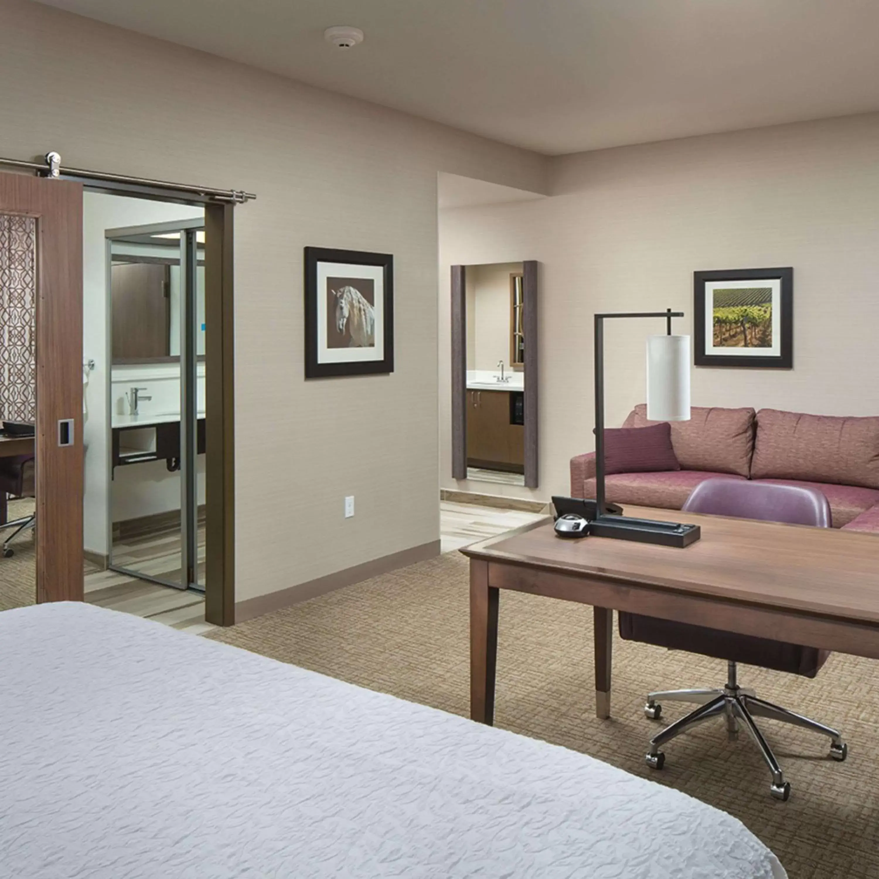 Bedroom, Seating Area in Hampton Inn & Suites Murrieta