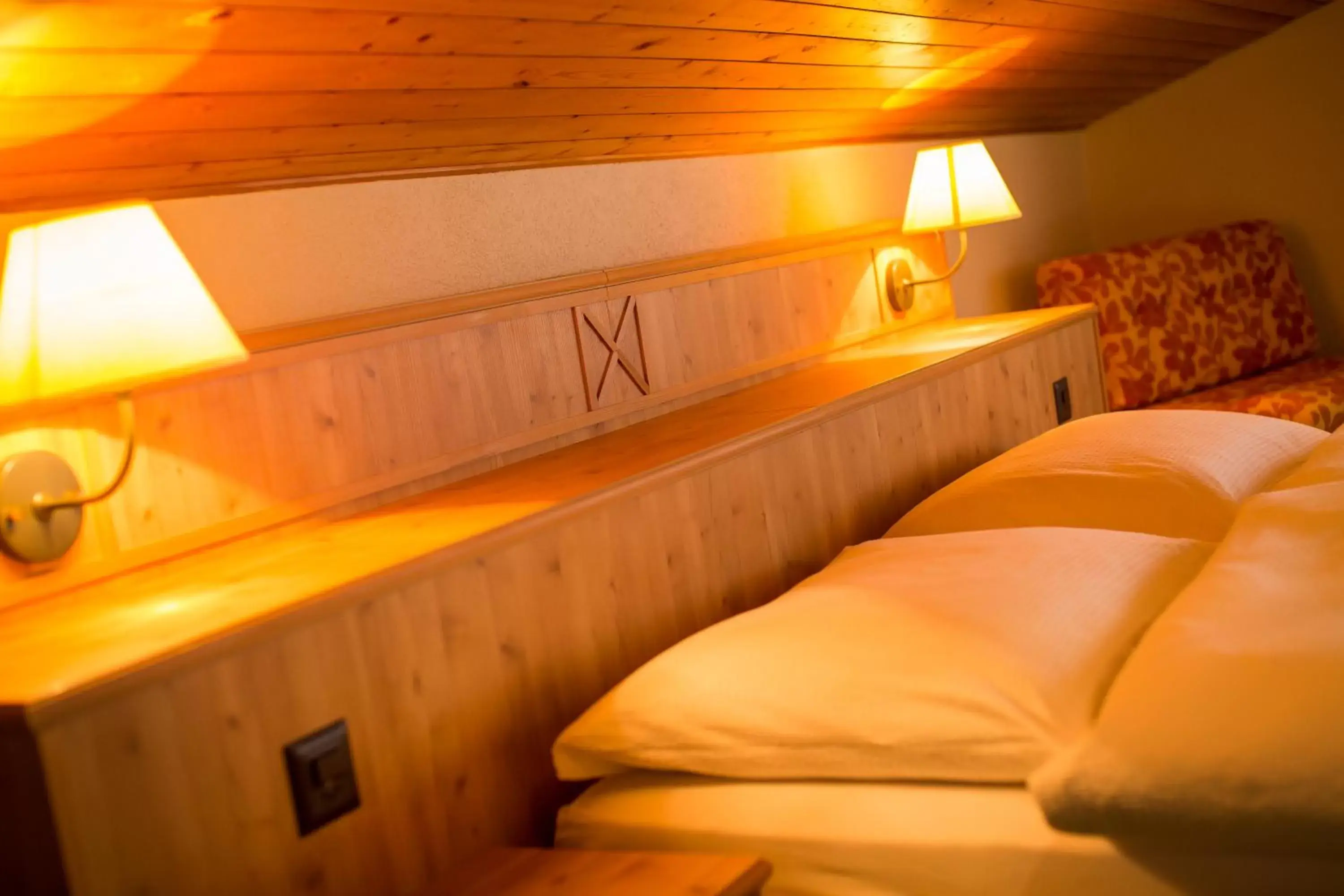 Bed in Hotel Alpenhof