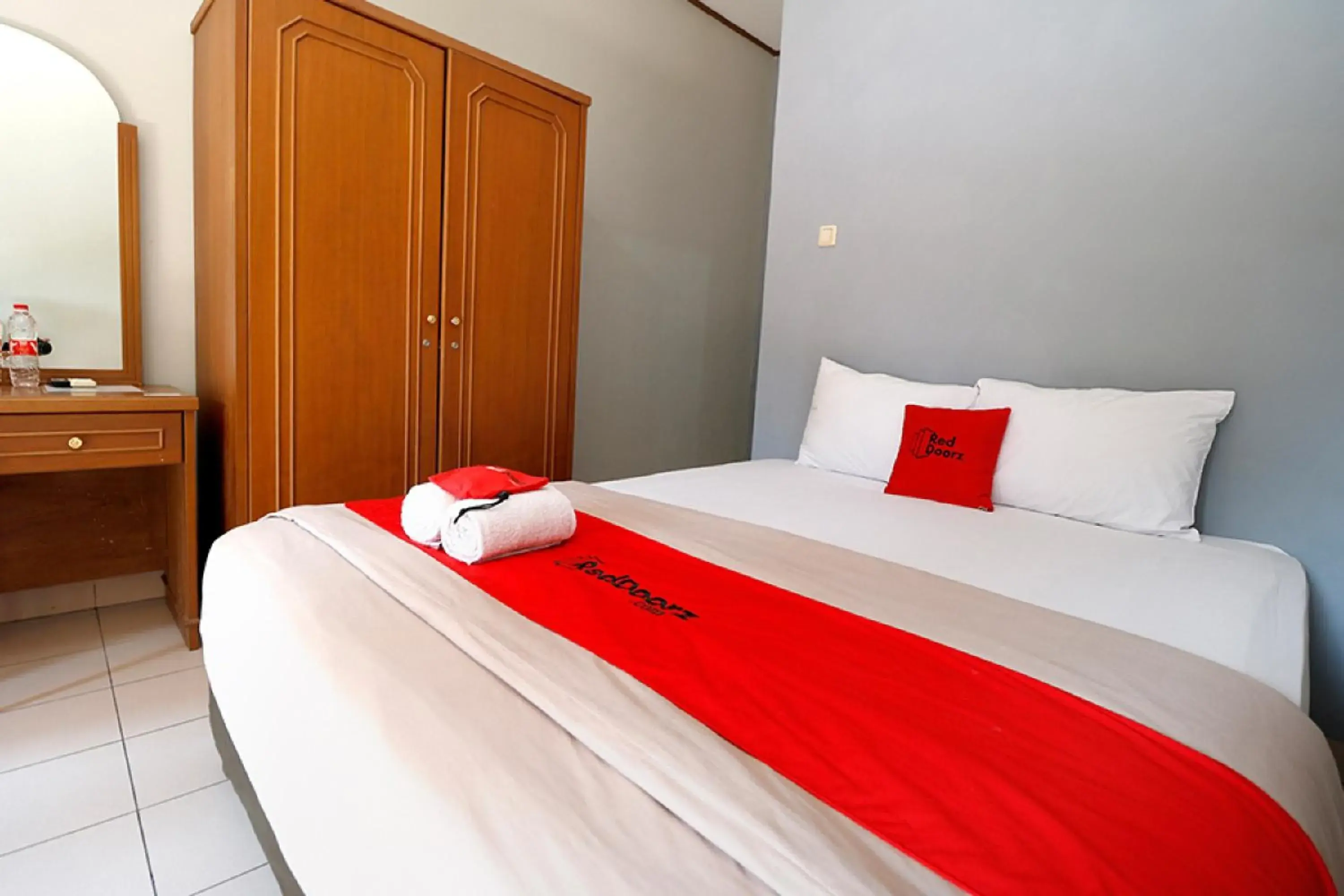 Bedroom, Bed in RedDoorz Plus @ Karet Pedurenan 3