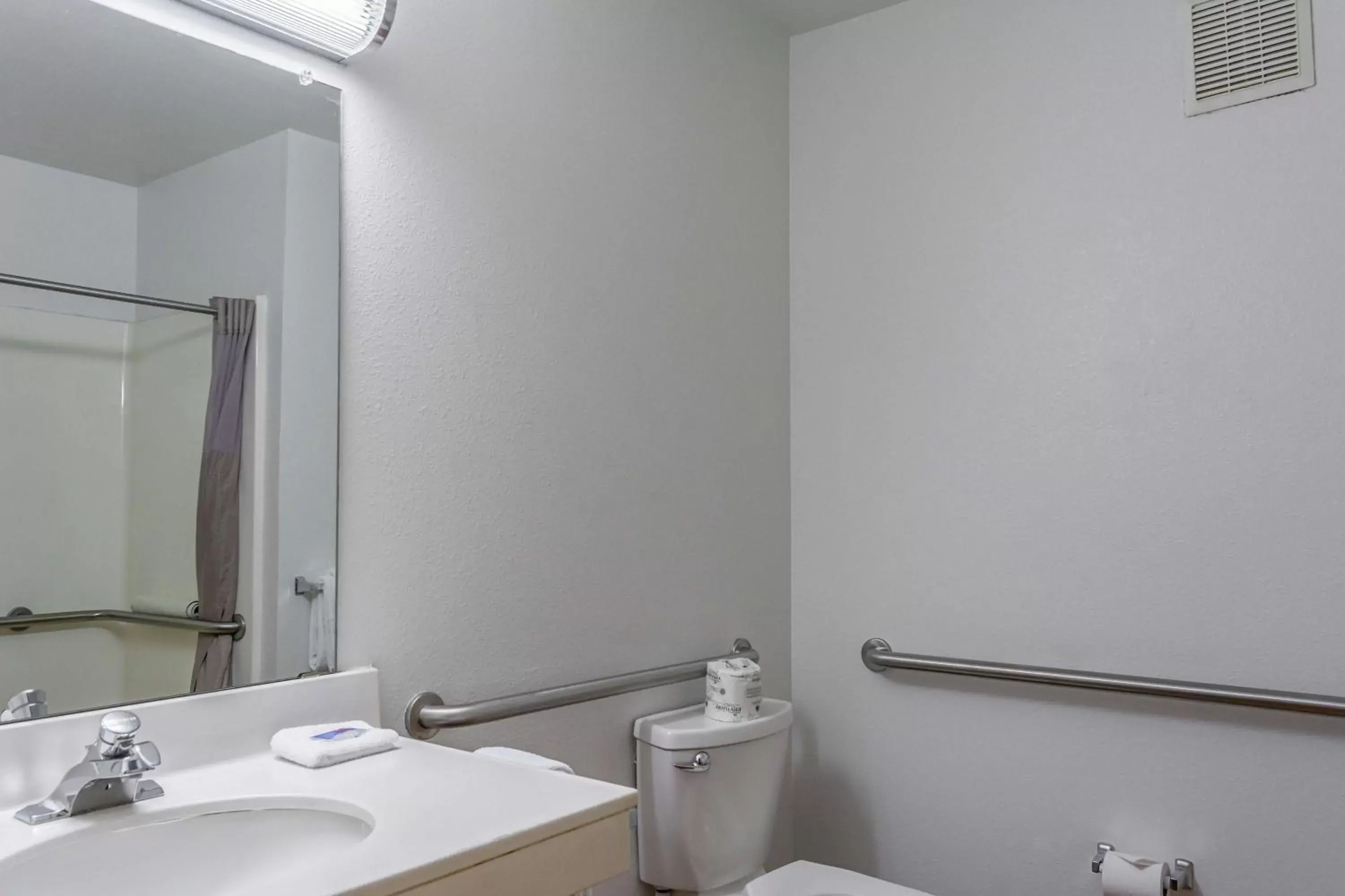 Bathroom in Motel 6-Redmond, OR