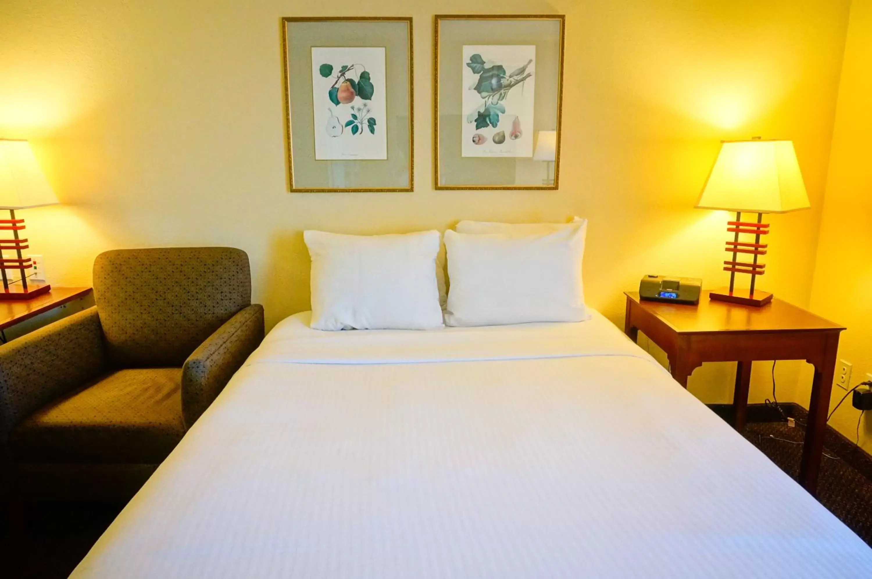 Bedroom, Bed in Larkspur Landing Pleasanton-An All-Suite Hotel