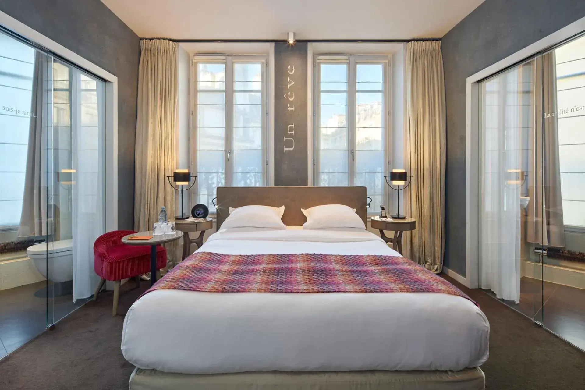 Bedroom, Bed in Le Pavillon Des Lettres