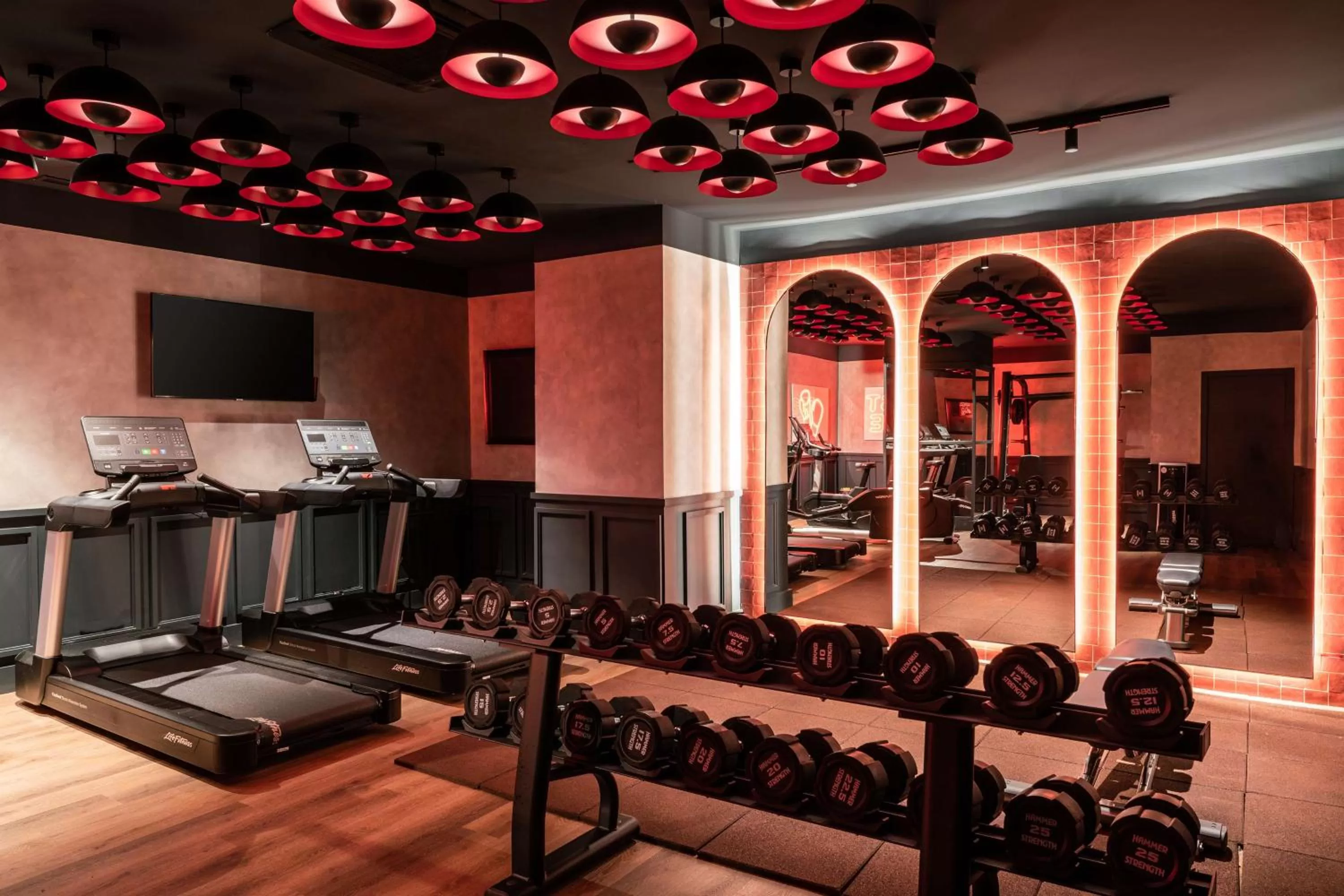Fitness centre/facilities in Radisson RED Madrid