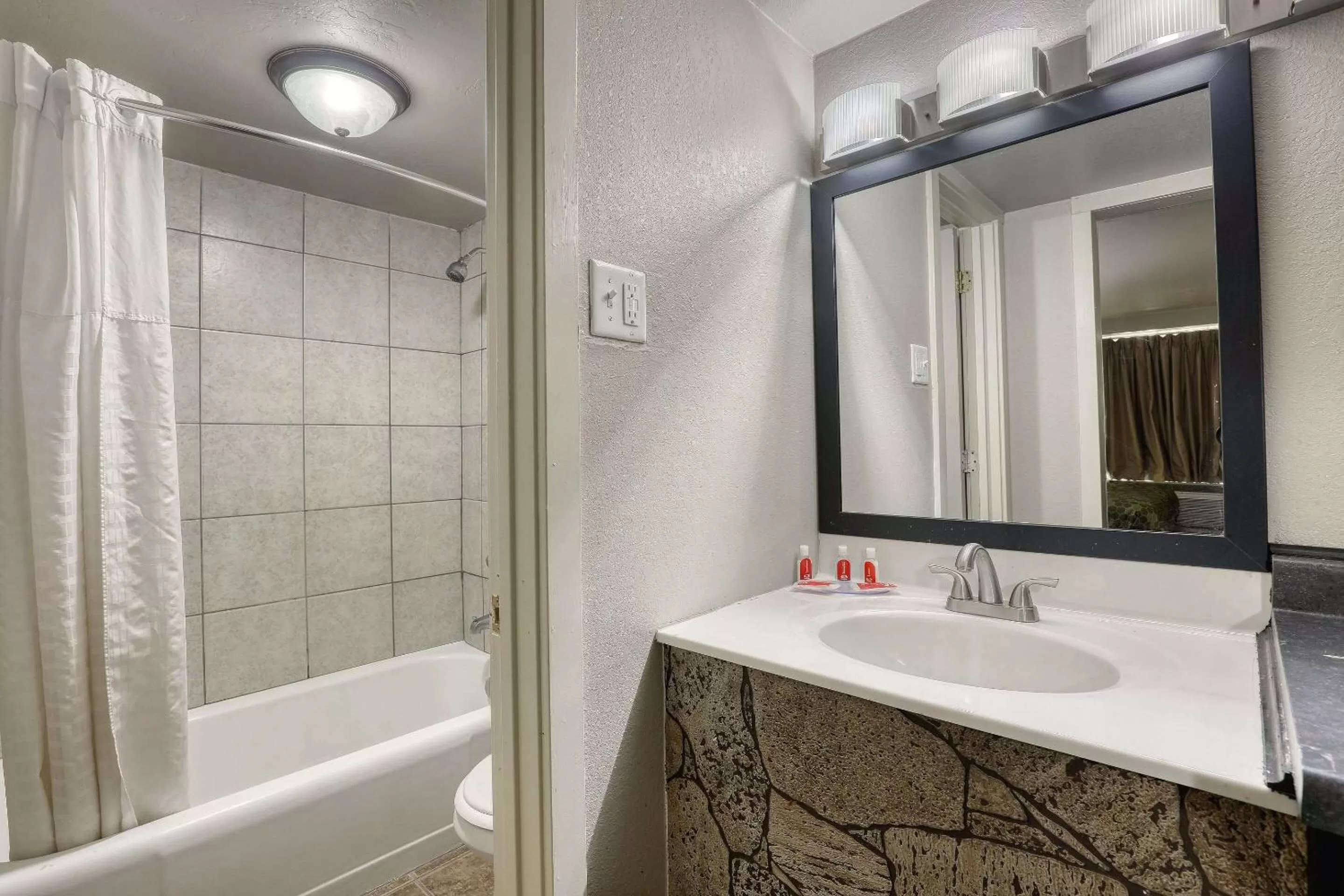 Bedroom in Suburban Studios Neenah-Appleton