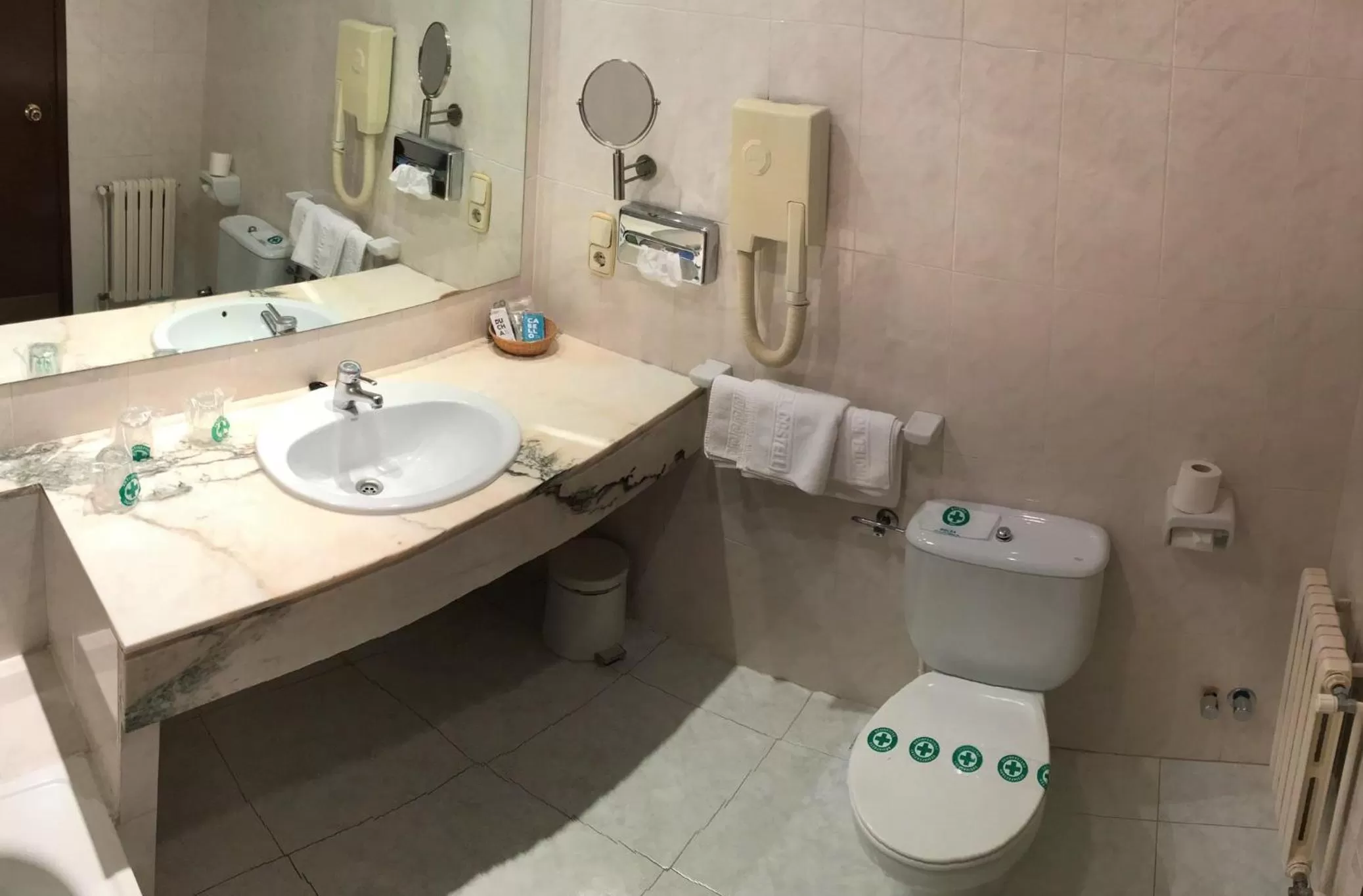 Bathroom in Hotel Roc Del Castell