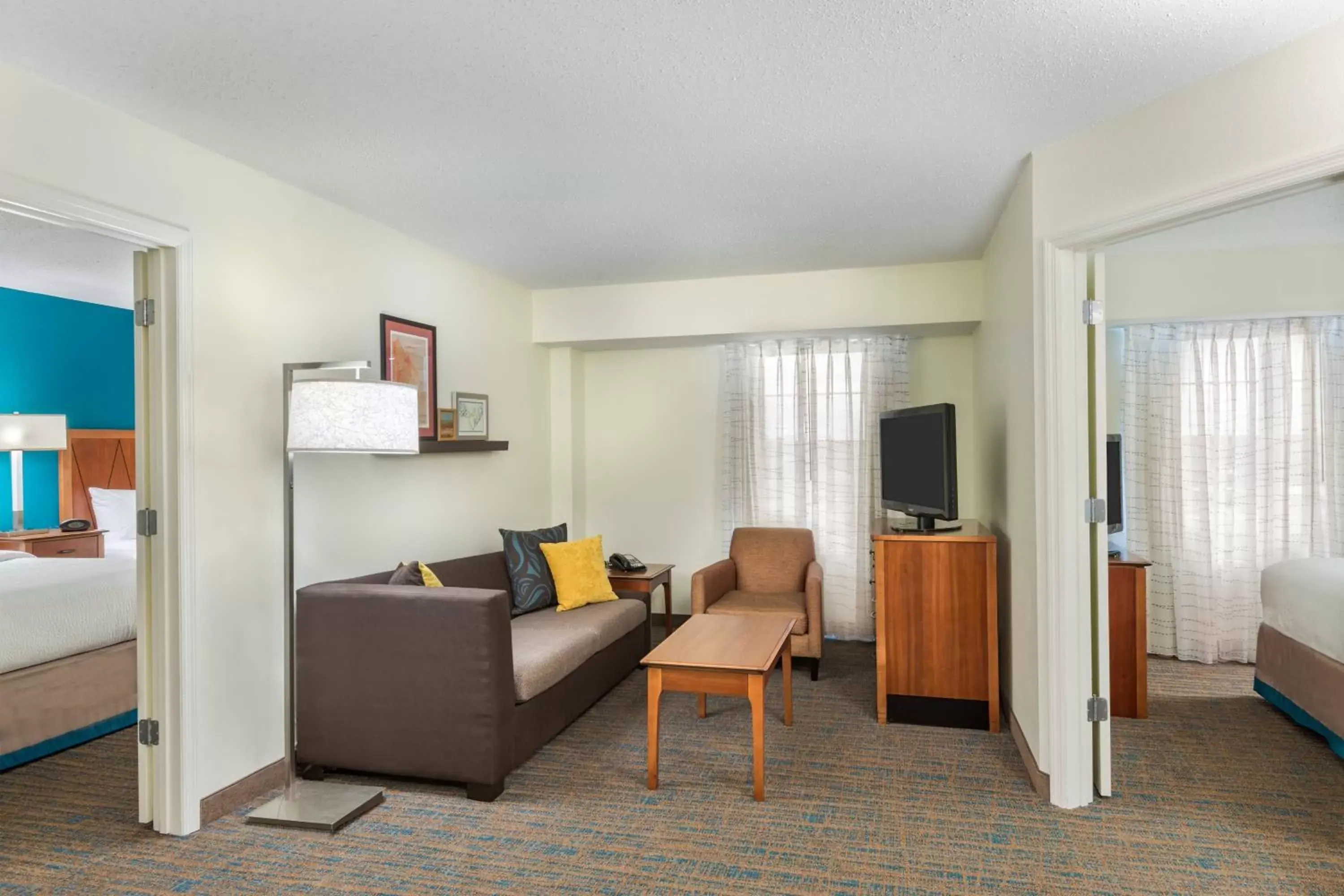 Bedroom, Seating Area in Residence Inn by Marriott St. Louis Downtown