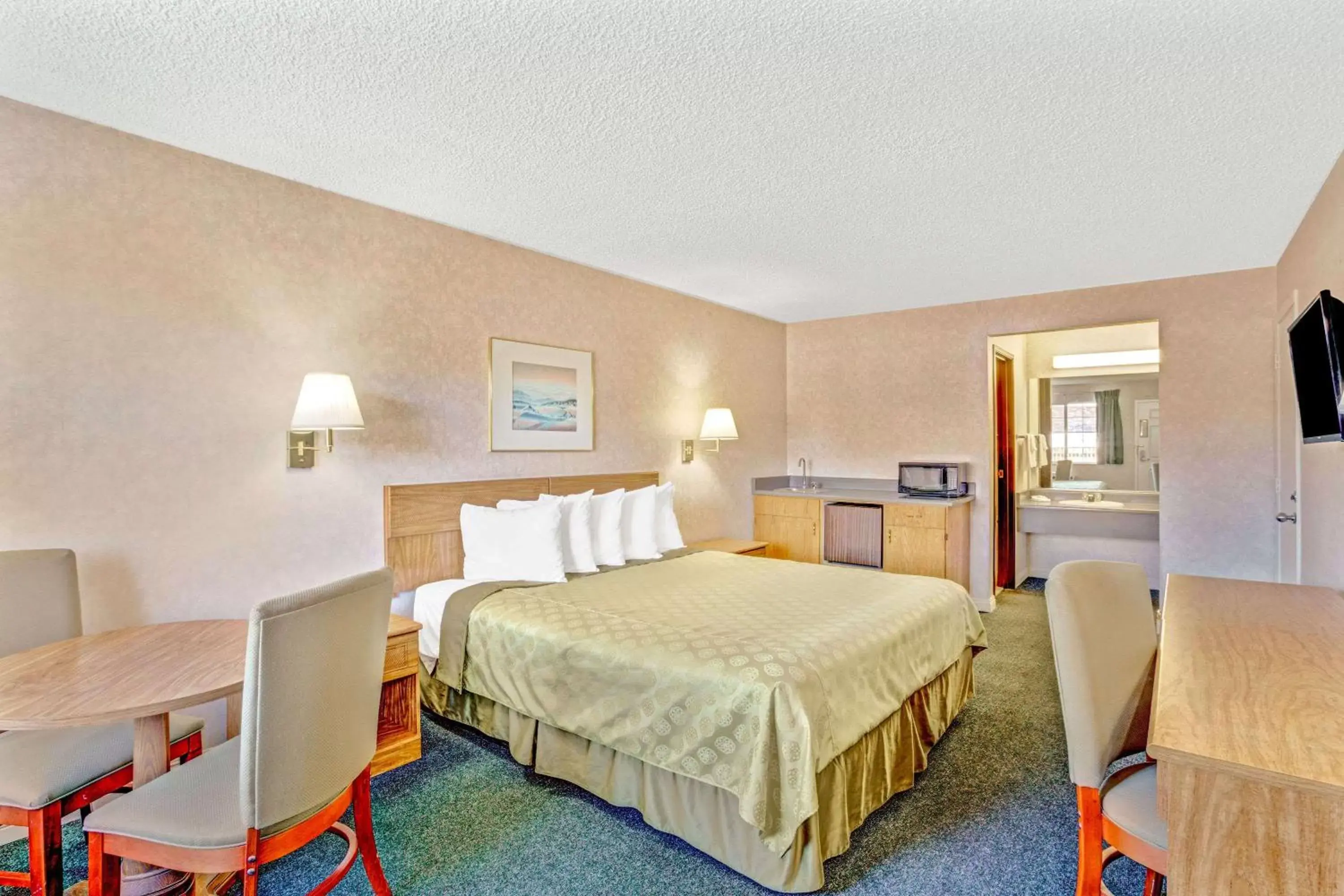 Photo of the whole room, Bed in Days Inn by Wyndham Carson City