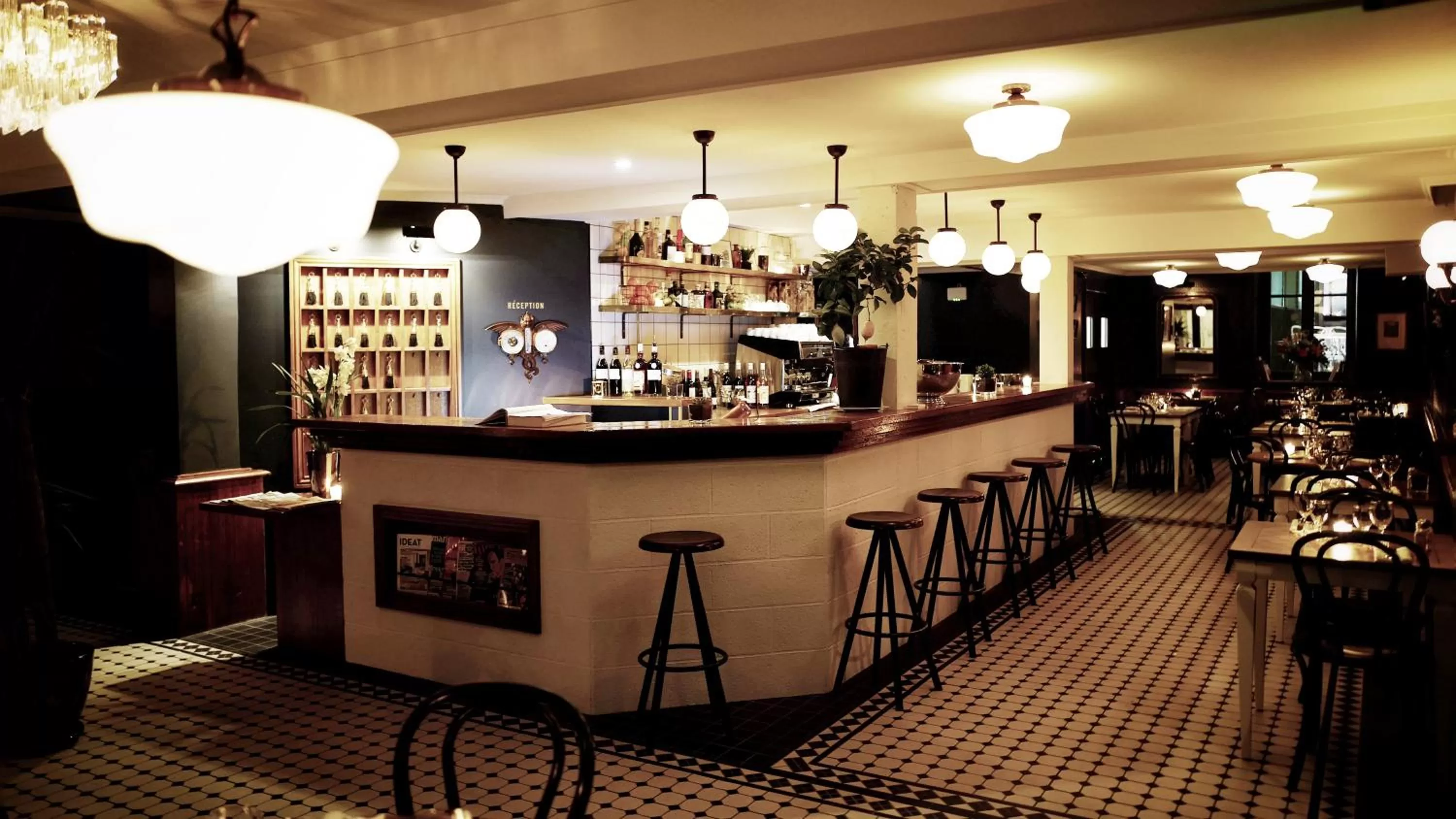 Restaurant/places to eat in Urban Style Hotel des Carmes