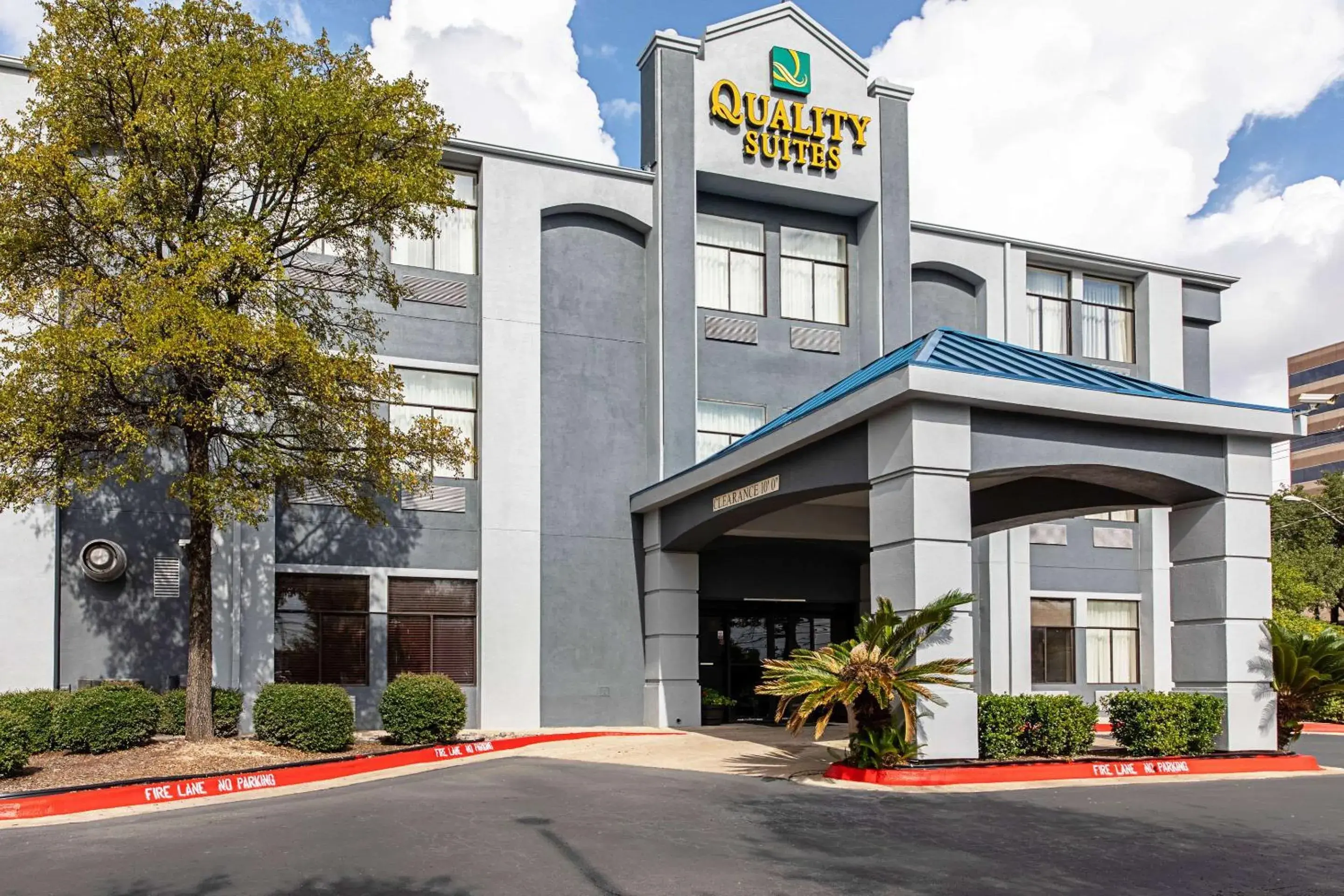 Property building in Quality Suites Austin South Street Elmo District Property building in Quality Suites Austin South Street Elmo District