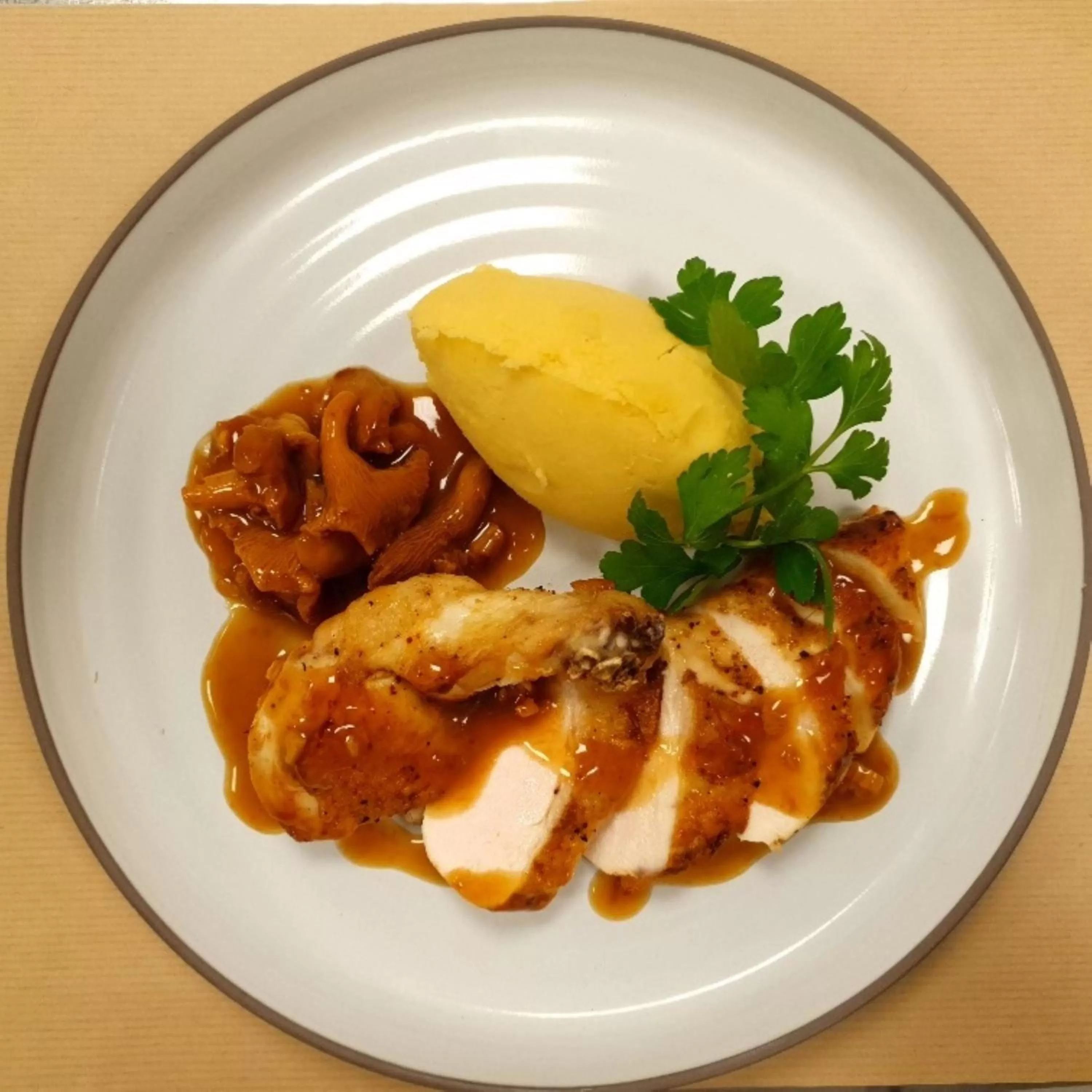 Restaurant/places to eat in Novotel Paris Est