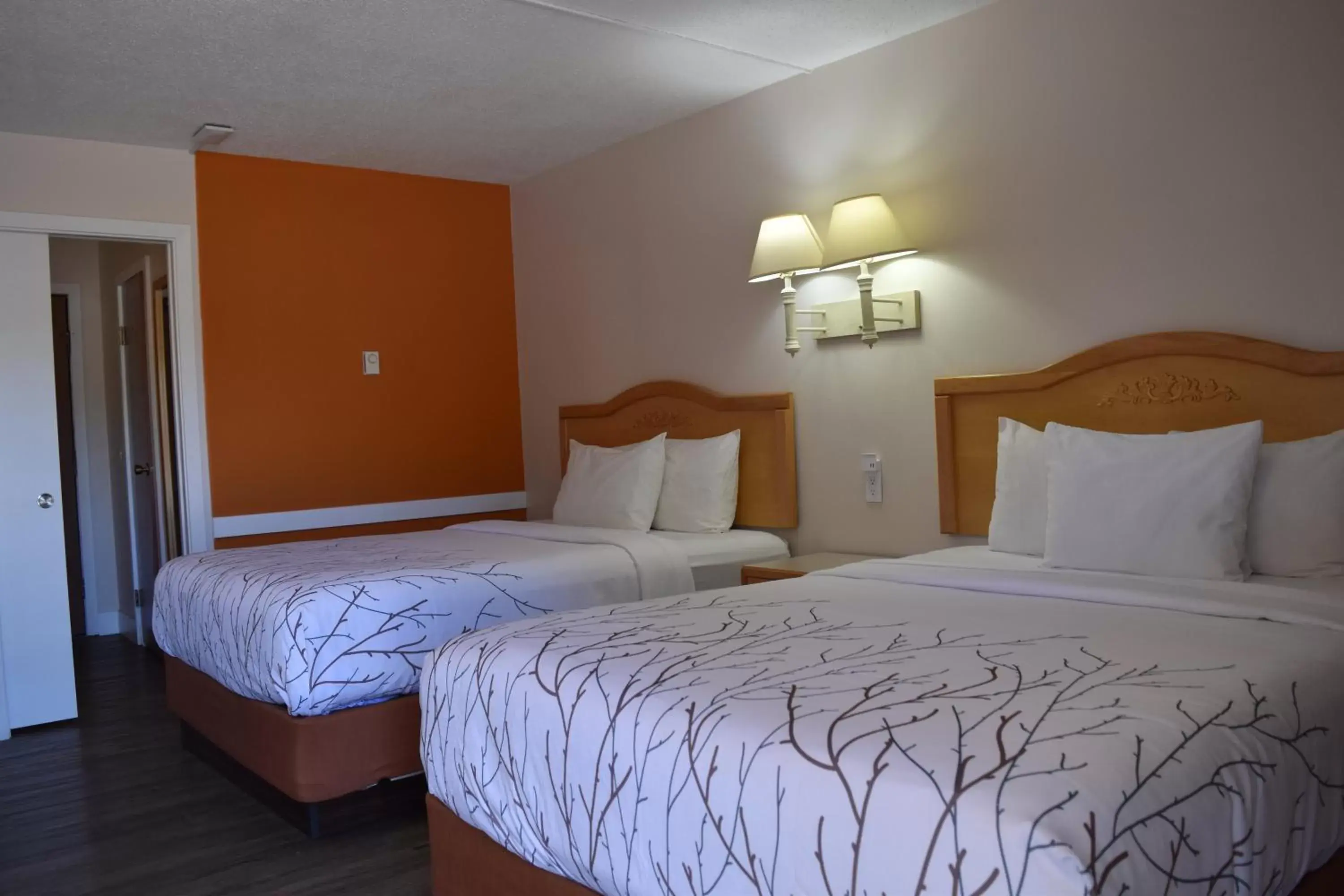 Bedroom in Canadas Best Value Inn & Suites-Castlegar
