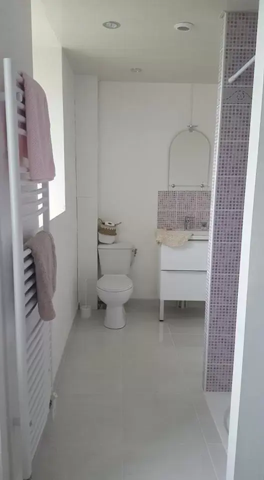 Bathroom in Le Manoir du Gouverneur