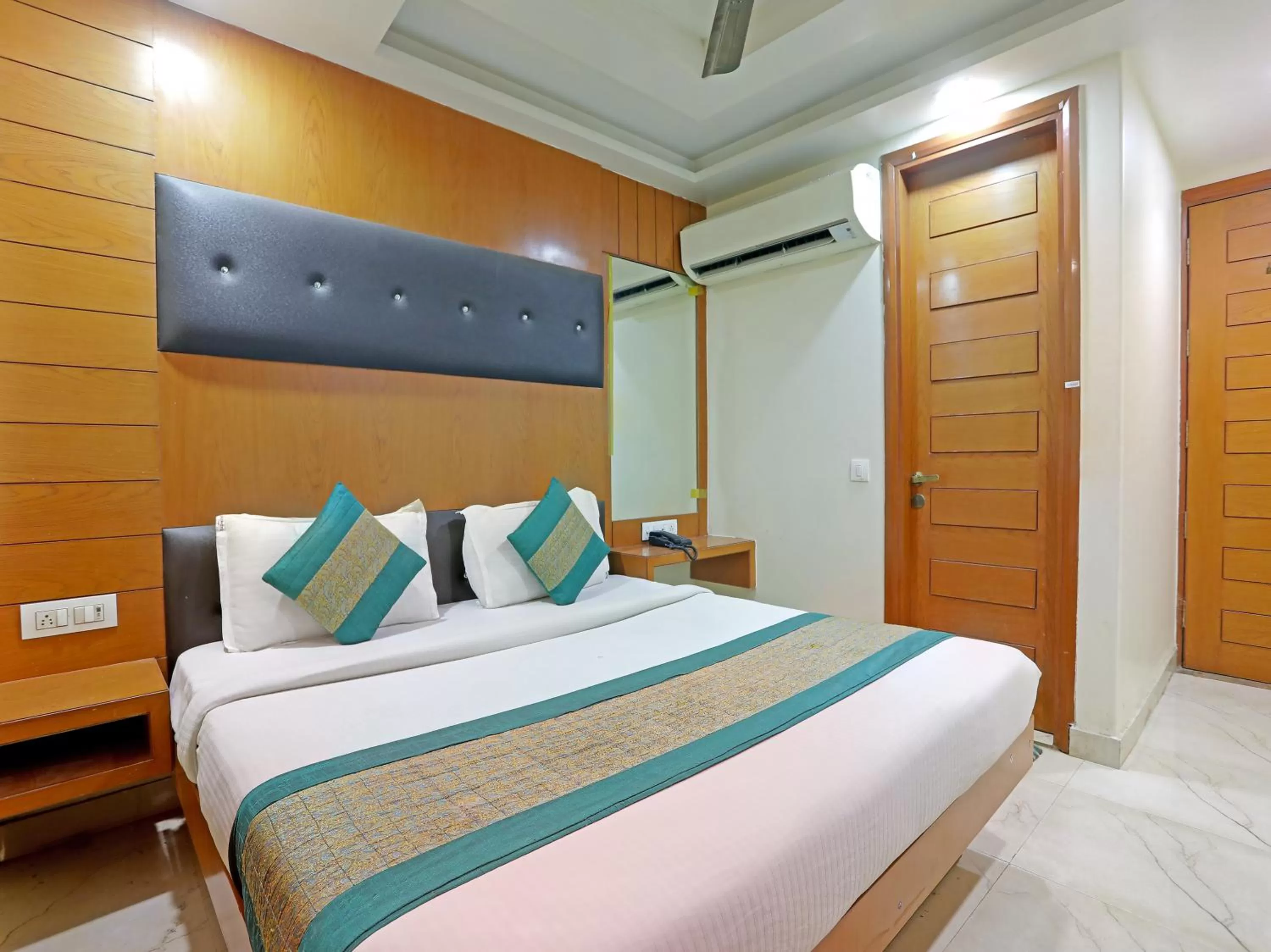 Bed in Hotel Tashkent Palace - Walk in from New Delhi Station & Metro Station