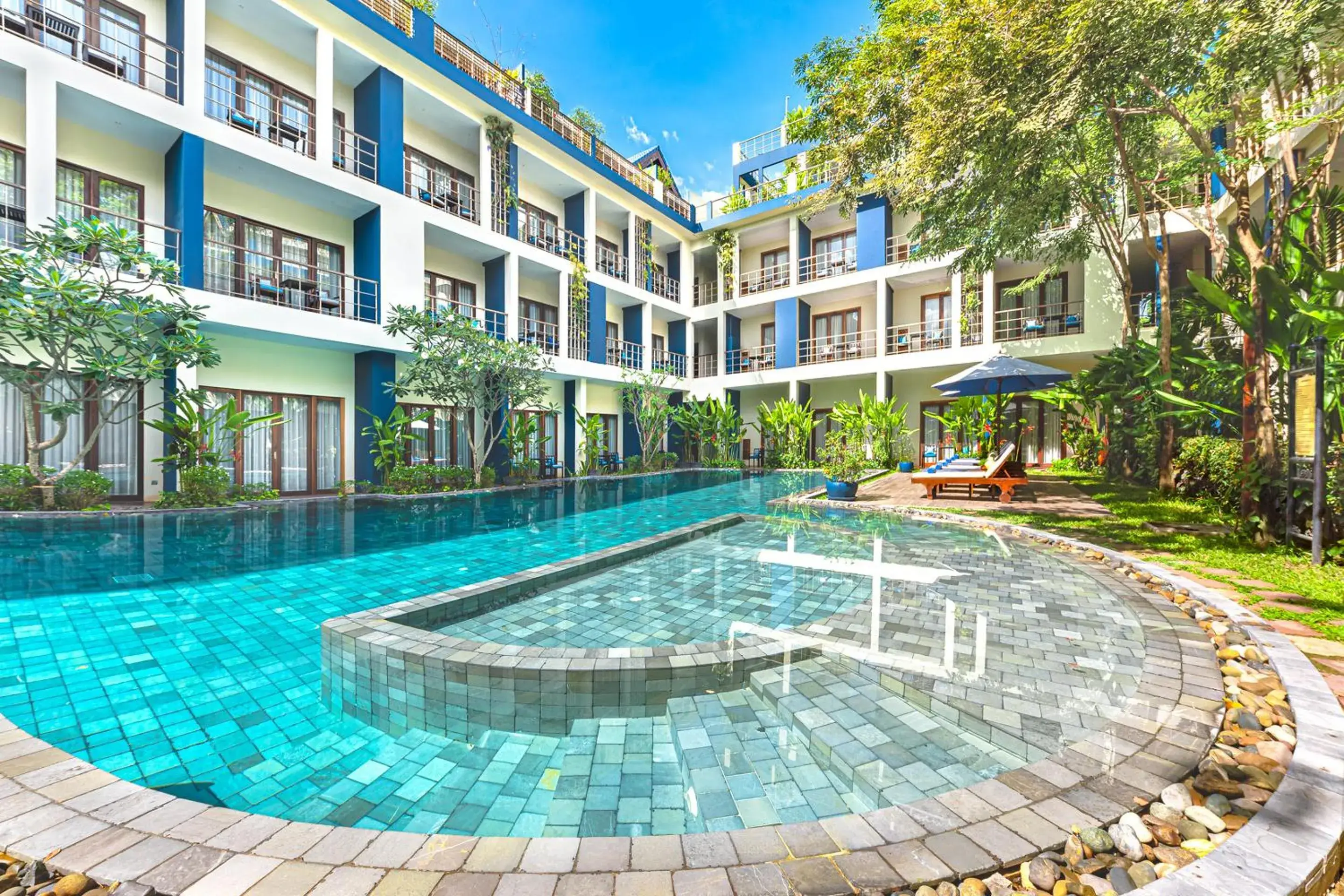 Swimming pool, Property Building in Sakmut Boutique Hotel