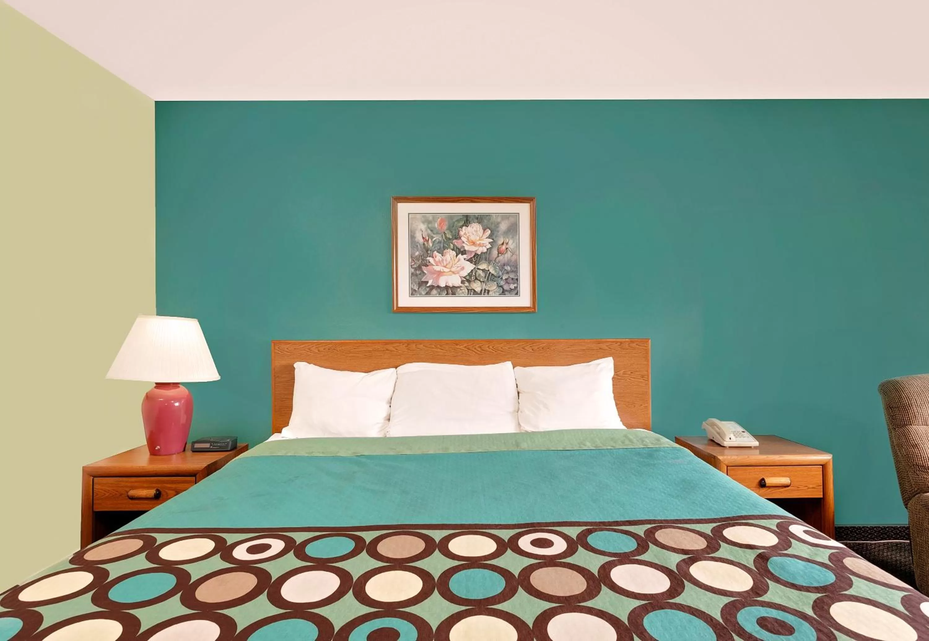 Bedroom, Bed in Super 8 by Wyndham Carlisle-South