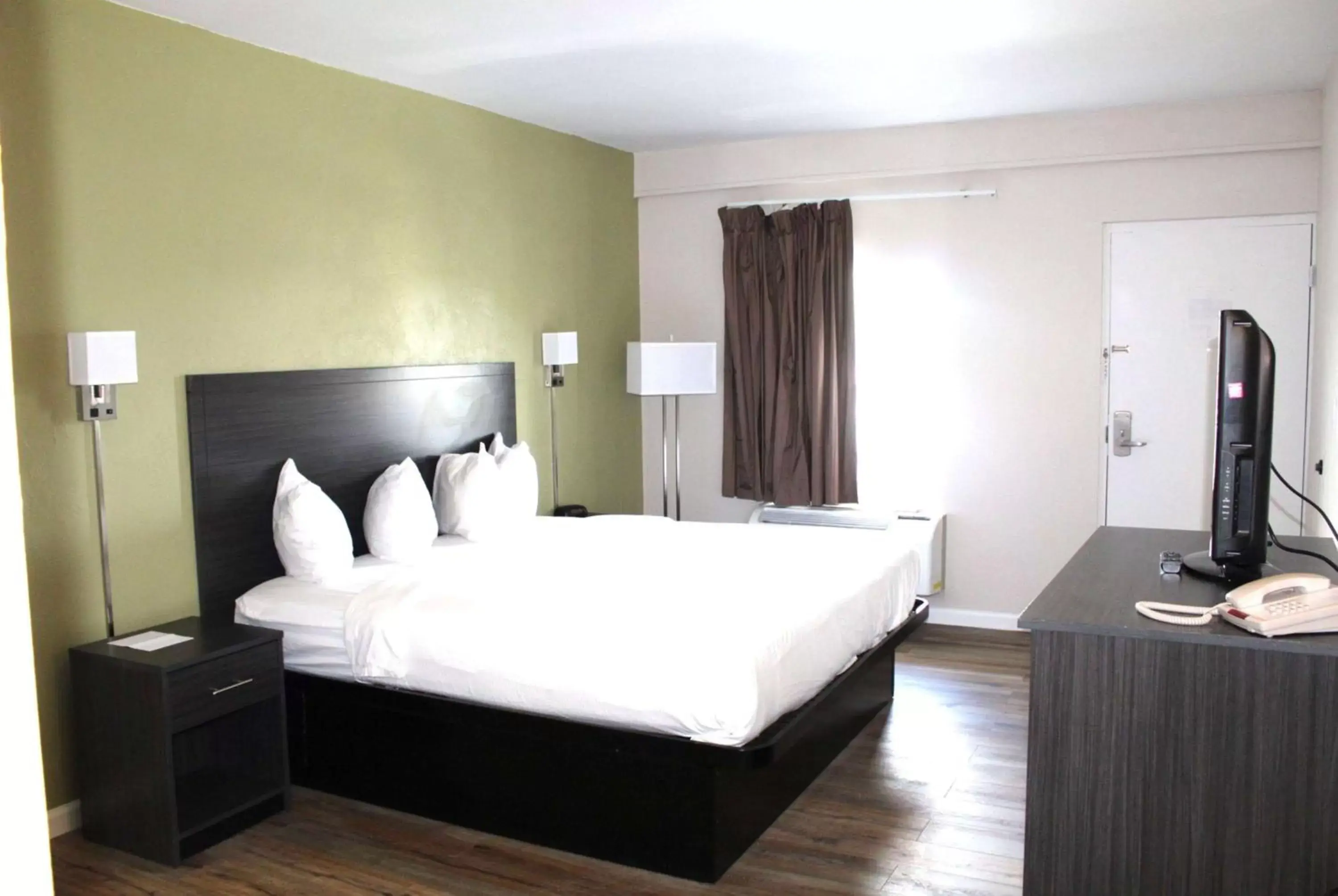 Photo of the whole room, Bed in Baymont by Wyndham Front Royal Near Shenandoah National Park Photo of the whole room, Bed in Baymont by Wyndham Front Royal Near Shenandoah National Park