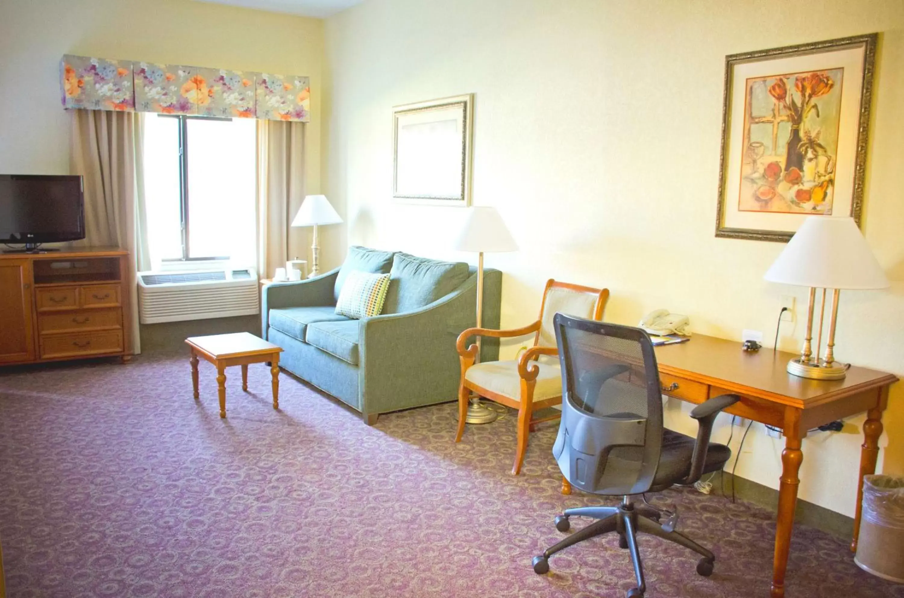 Living room, Seating Area in Hampton Inn & Suites College Station