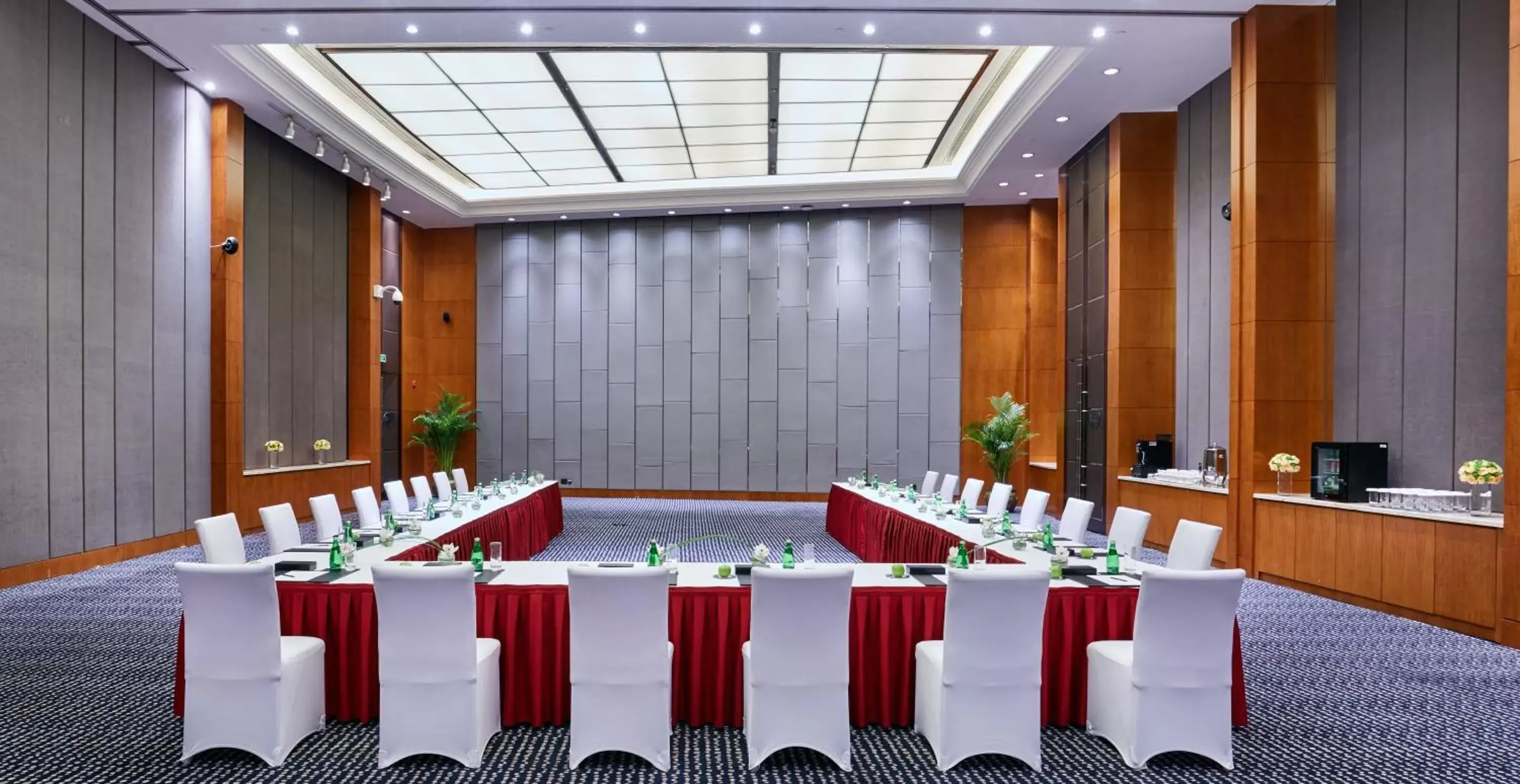 Meeting/conference room in InterContinental Hangzhou, an IHG Hotel