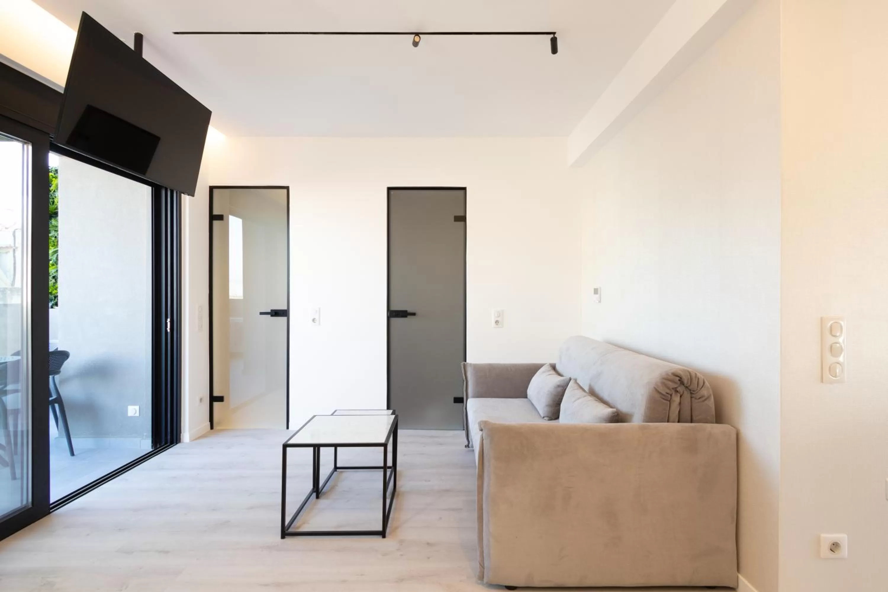 TV and multimedia in Incanto Boutique Suites - Neos Kosmos