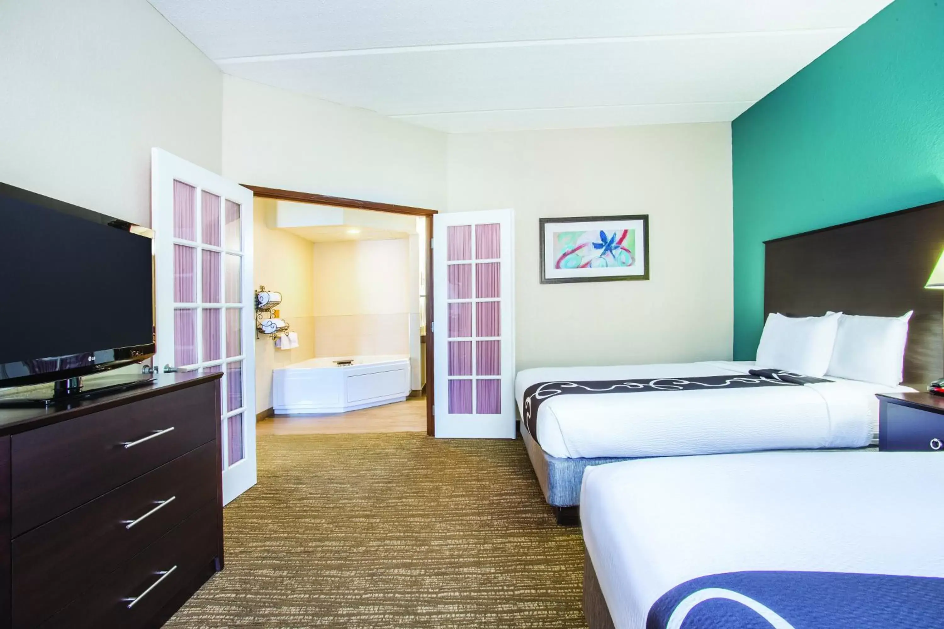 Hot Tub, Bed in Comfort Inn & Suites Sarasota I75