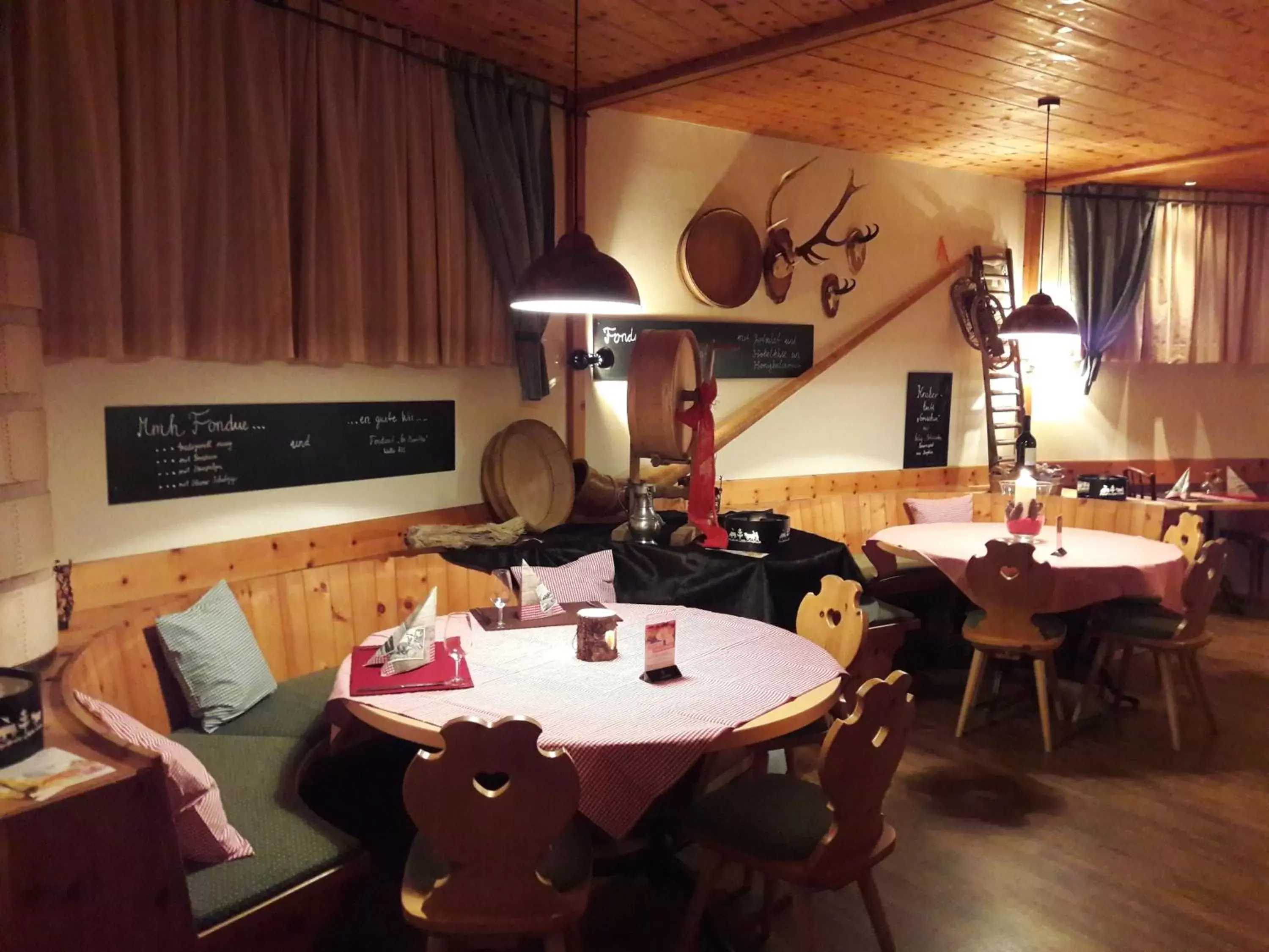 Restaurant/Places to Eat in Swiss Heidi Hotel