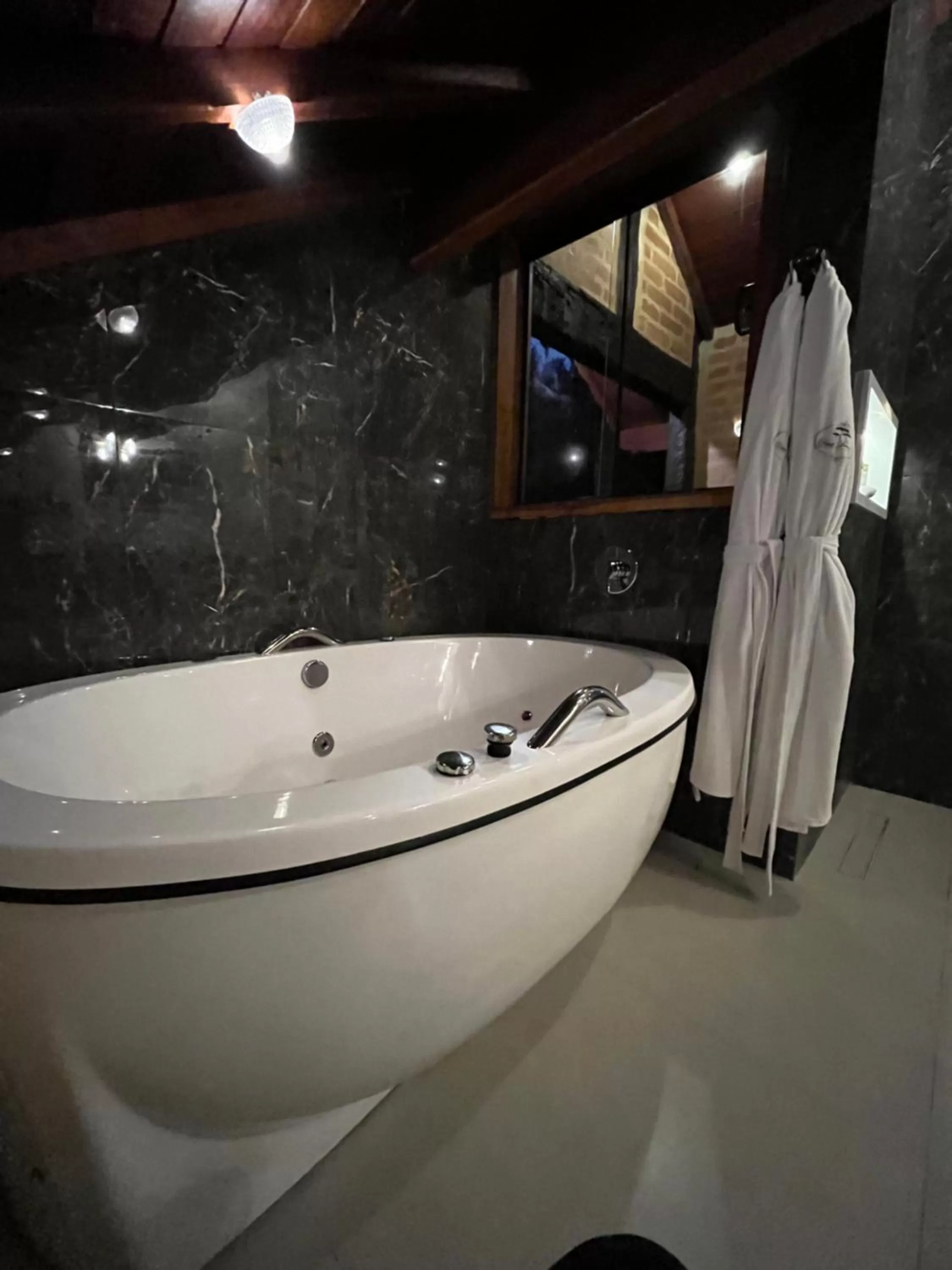 Hot Tub, Bathroom in Pousada Dona Bendita