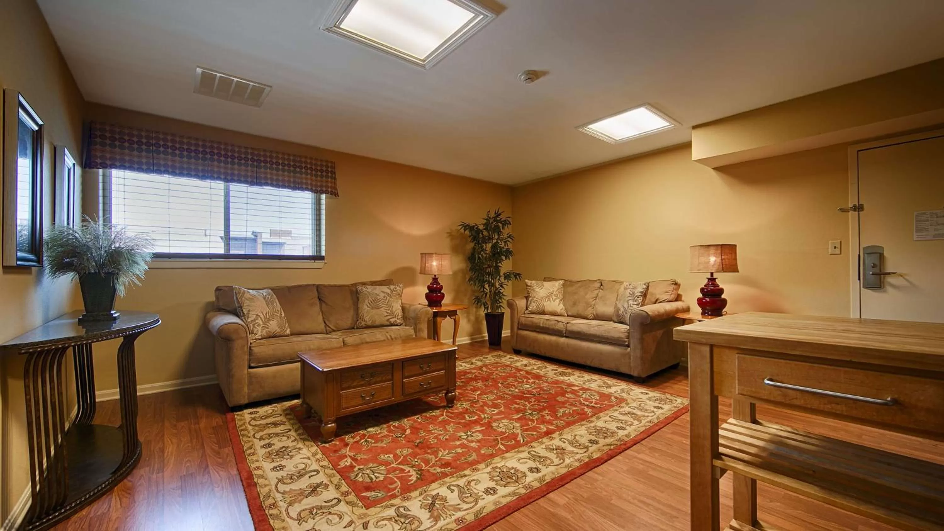 Photo of the whole room in Best Western Shelbyville Lodge