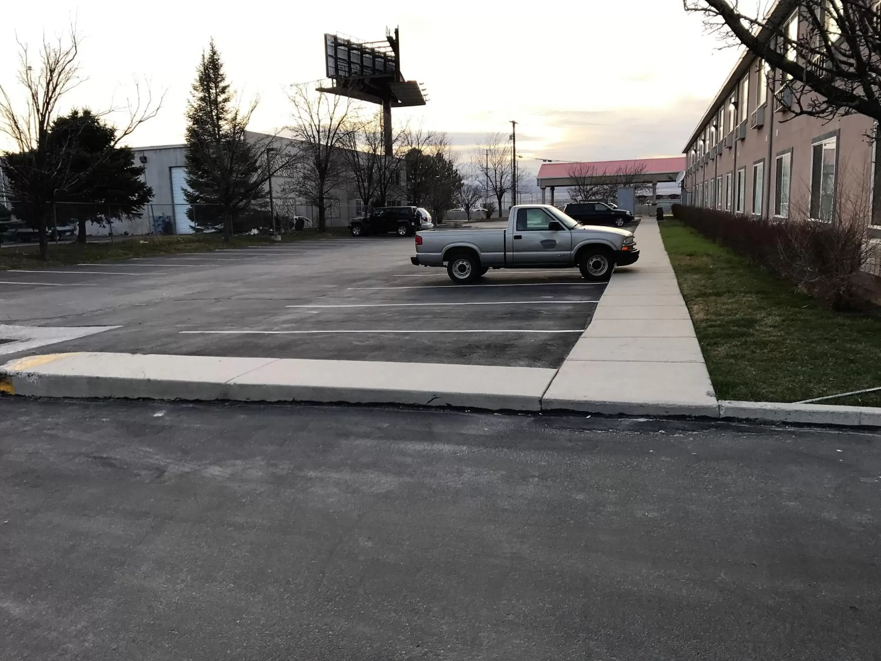 Property building in Ramada by Wyndham Draper, Utah Property building in Ramada by Wyndham Draper, Utah