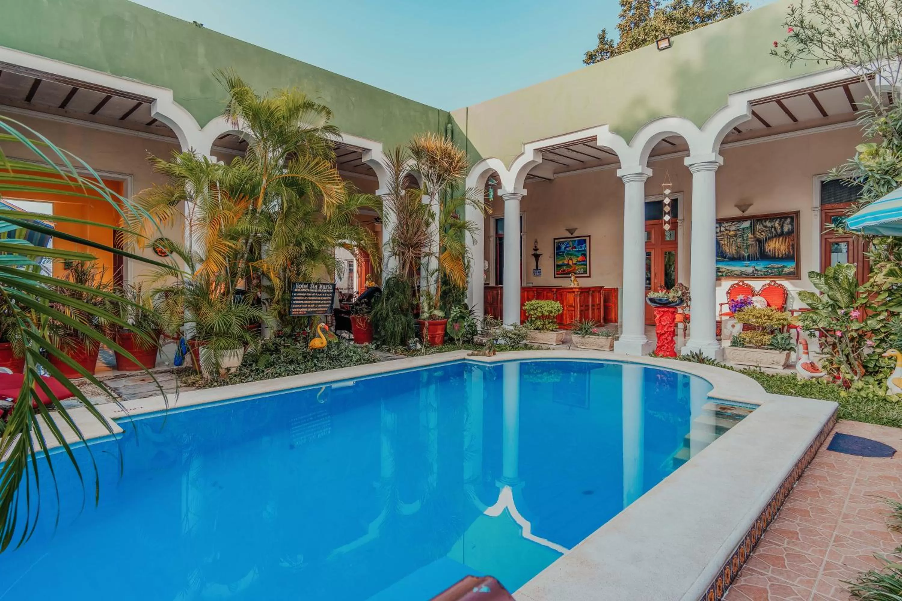 Swimming pool in Hotel Santa María Mérida