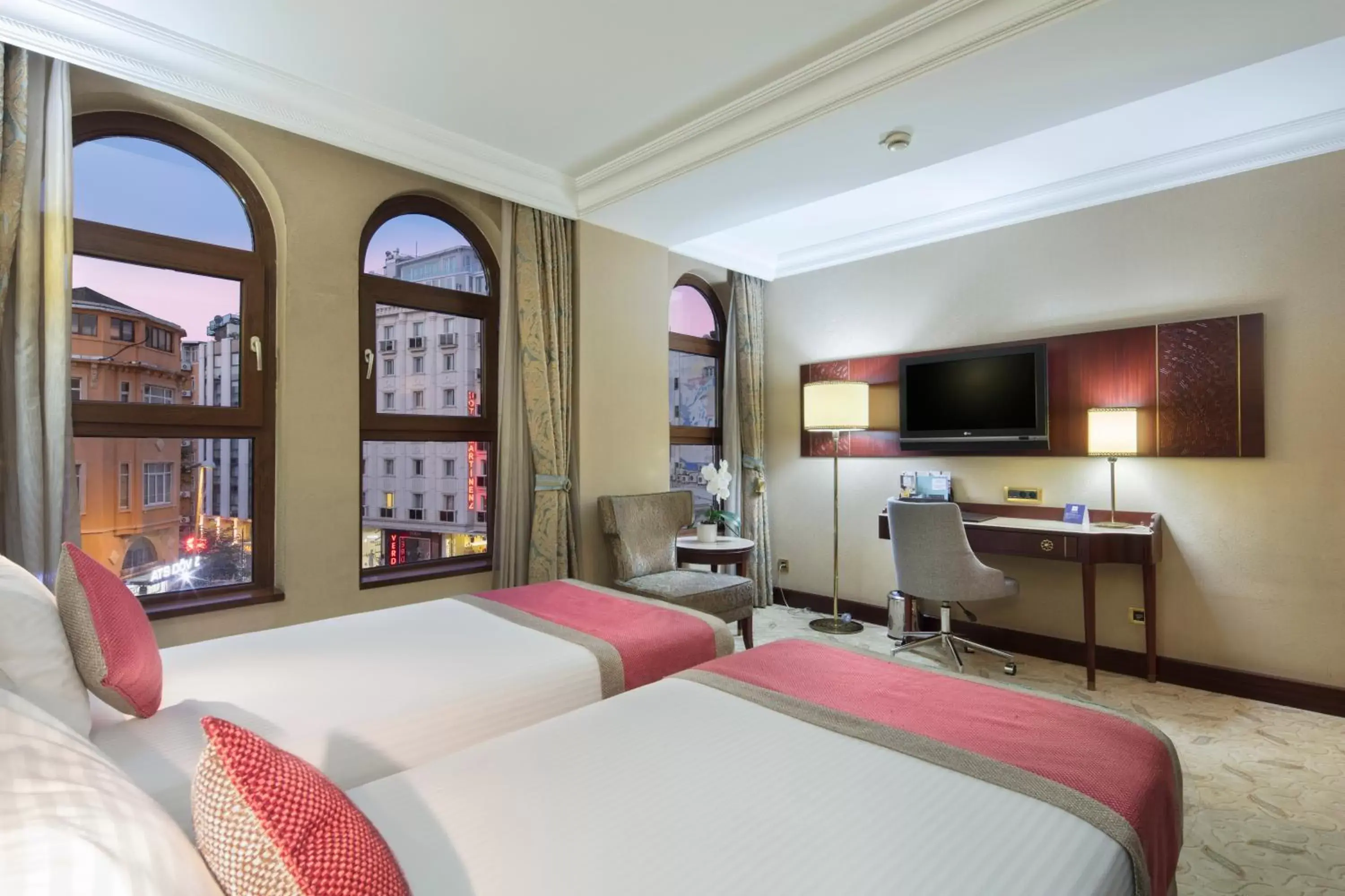 Club King Room with Club Lounge Access in Crowne Plaza Istanbul - Old City, an IHG Hotel