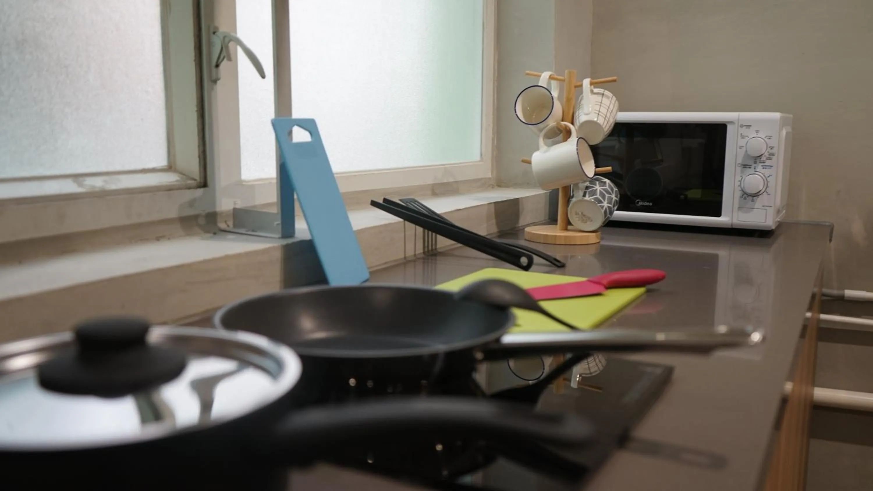 Communal kitchen in Homy Inn North Point