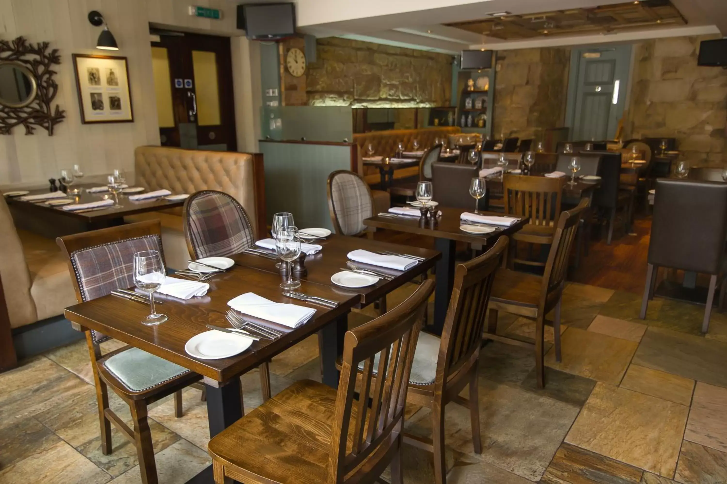 Restaurant/Places to Eat in Ardgowan Hotel