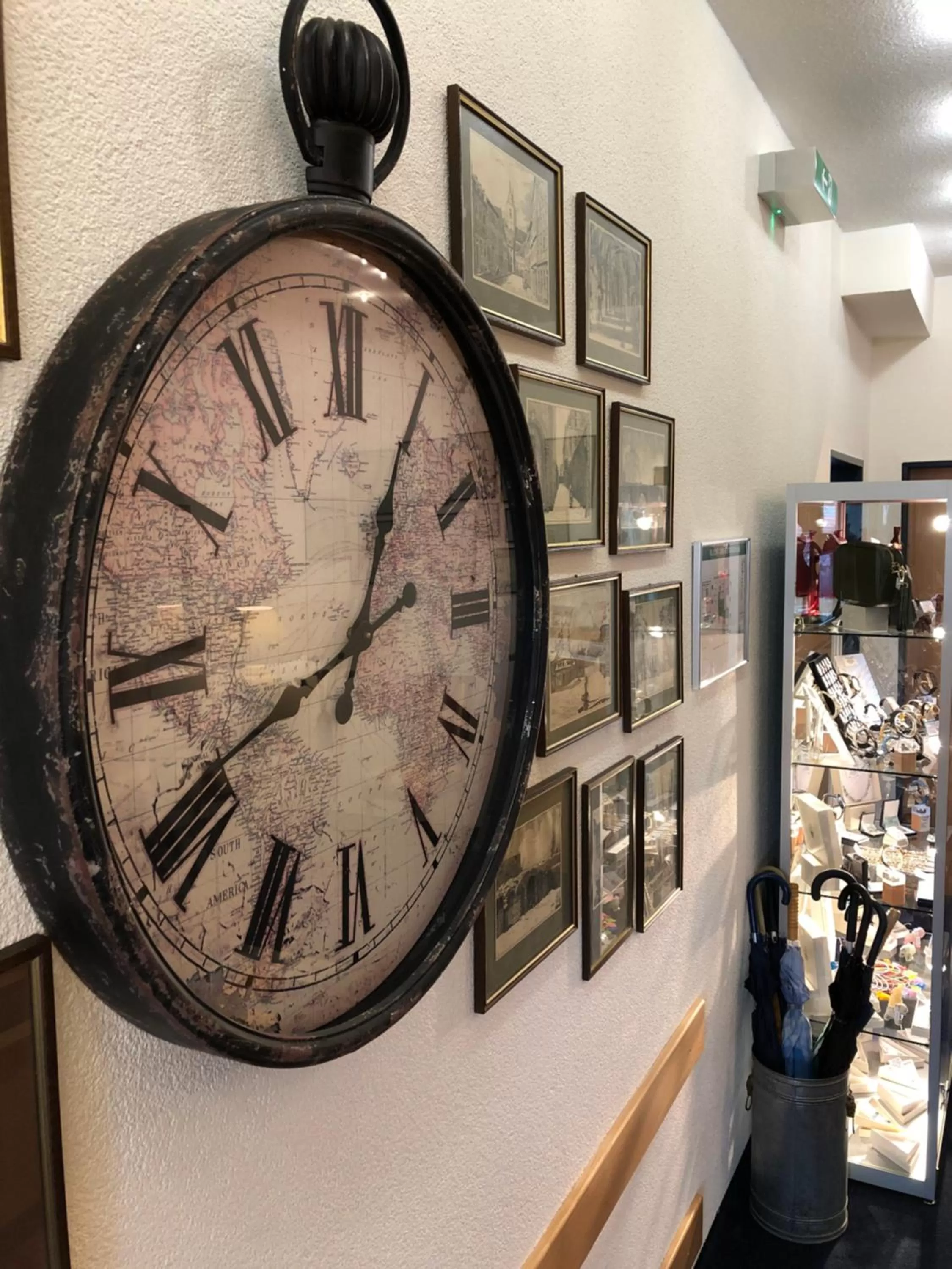 Lobby or reception in Hotel Peterchens Mondfahrt