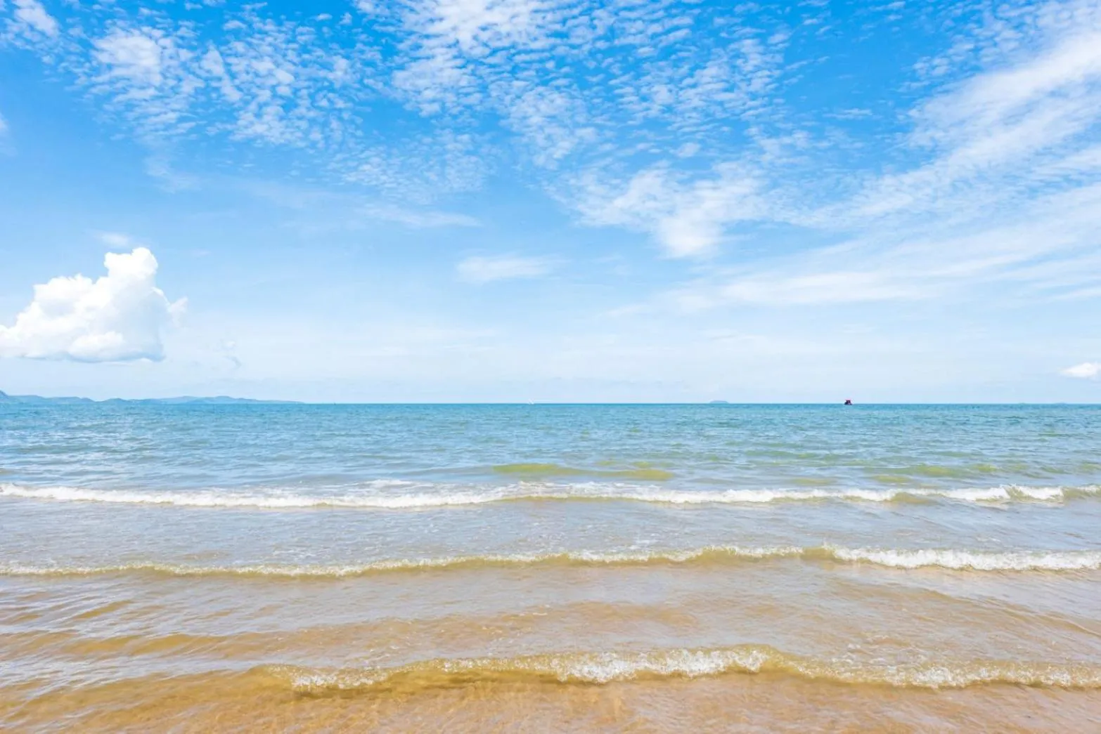 Beach in Pinnacle Grand Jomtien Resort and Beach Club