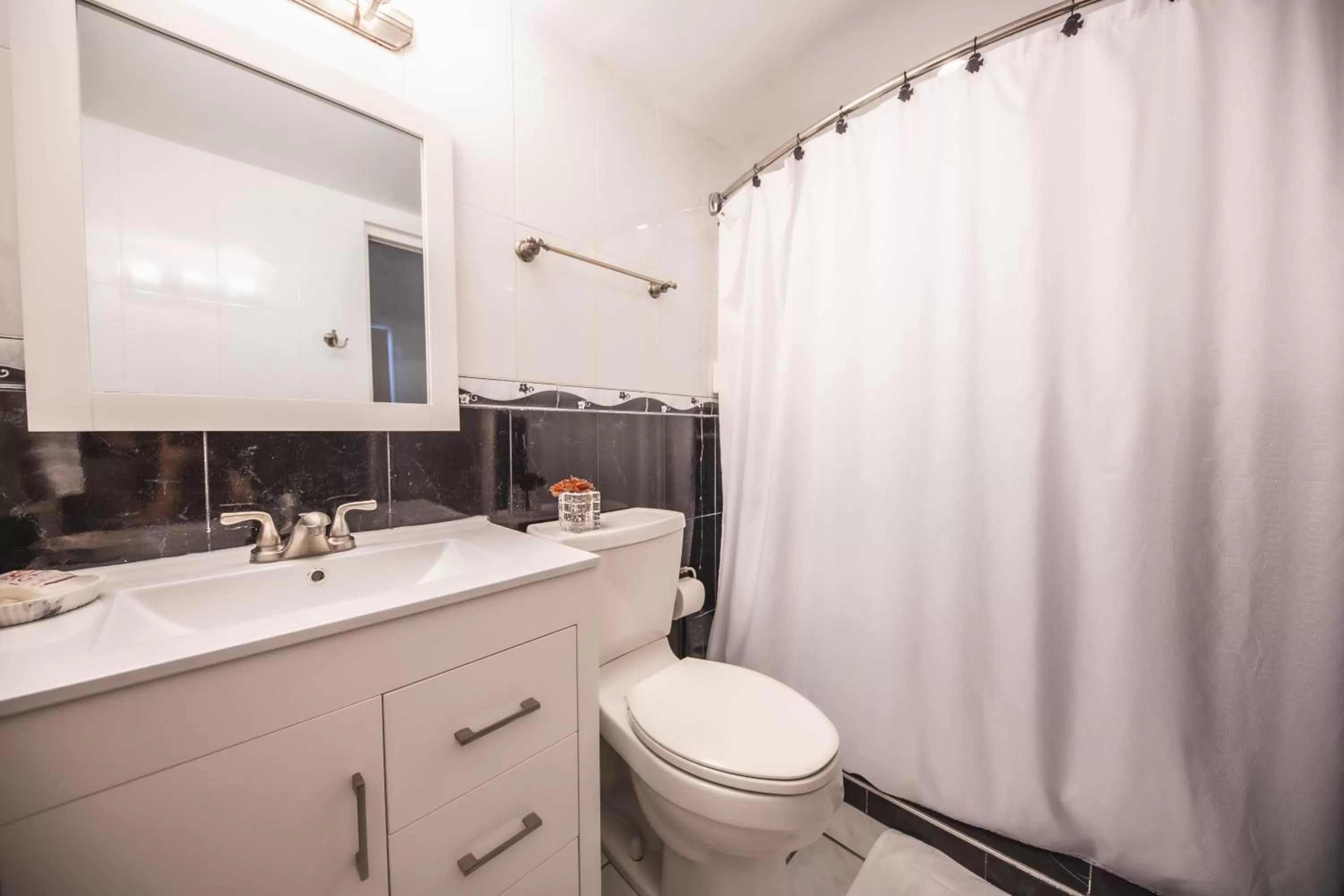 Shower in ESJ Towers by Chana